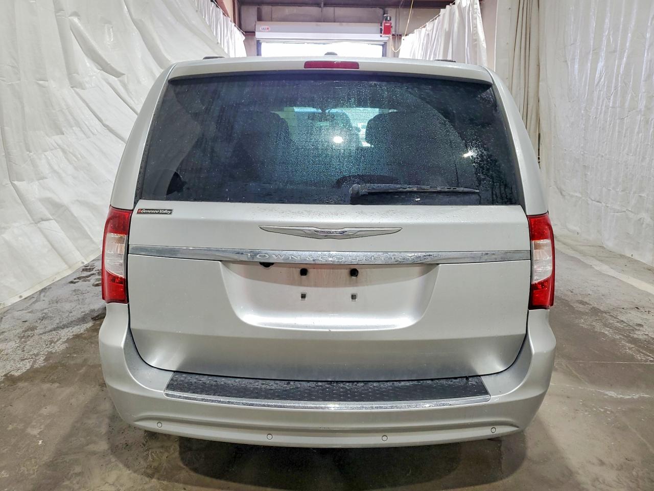 2011 Chrysler Town & Country Touring Silver vin: 2A4RR5DG4BR634741