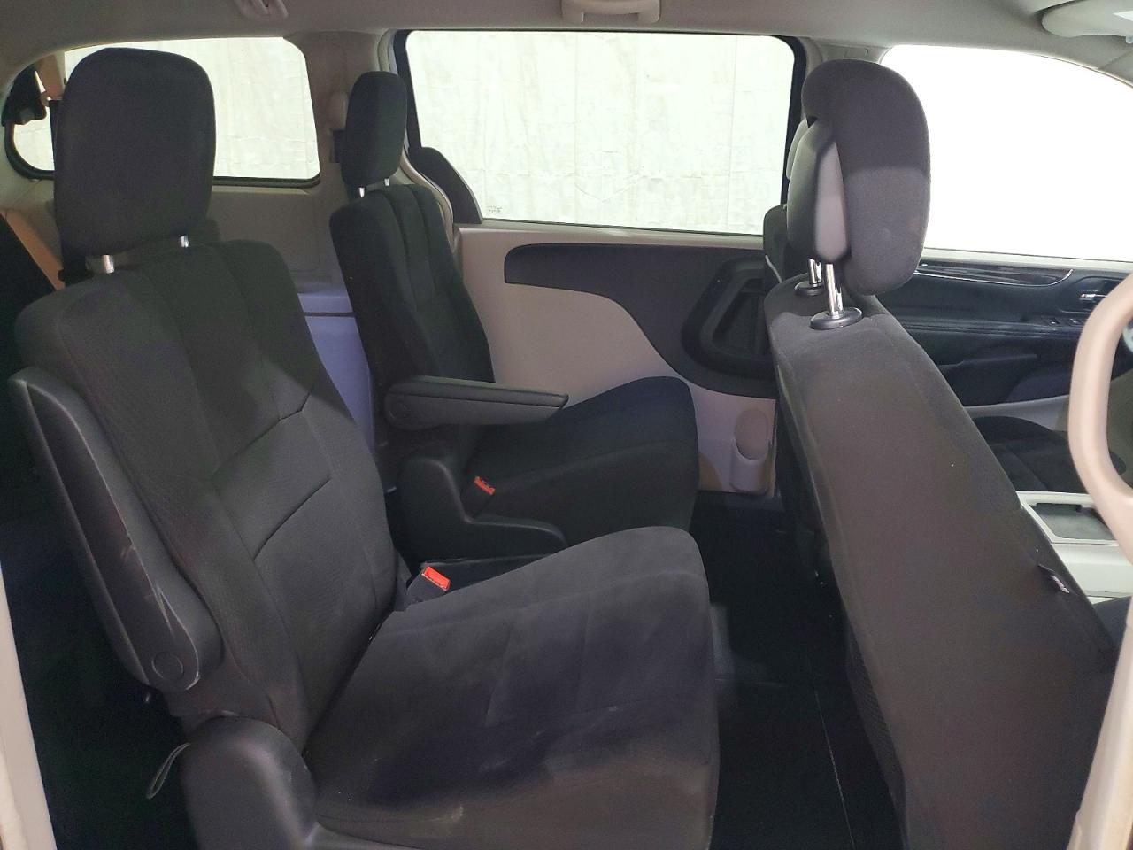 2011 Chrysler Town & Country Touring Silver vin: 2A4RR5DG4BR634741