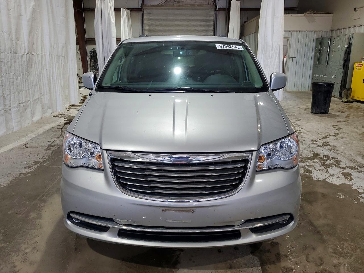 2011 Chrysler Town & Country Touring Silver vin: 2A4RR5DG4BR634741