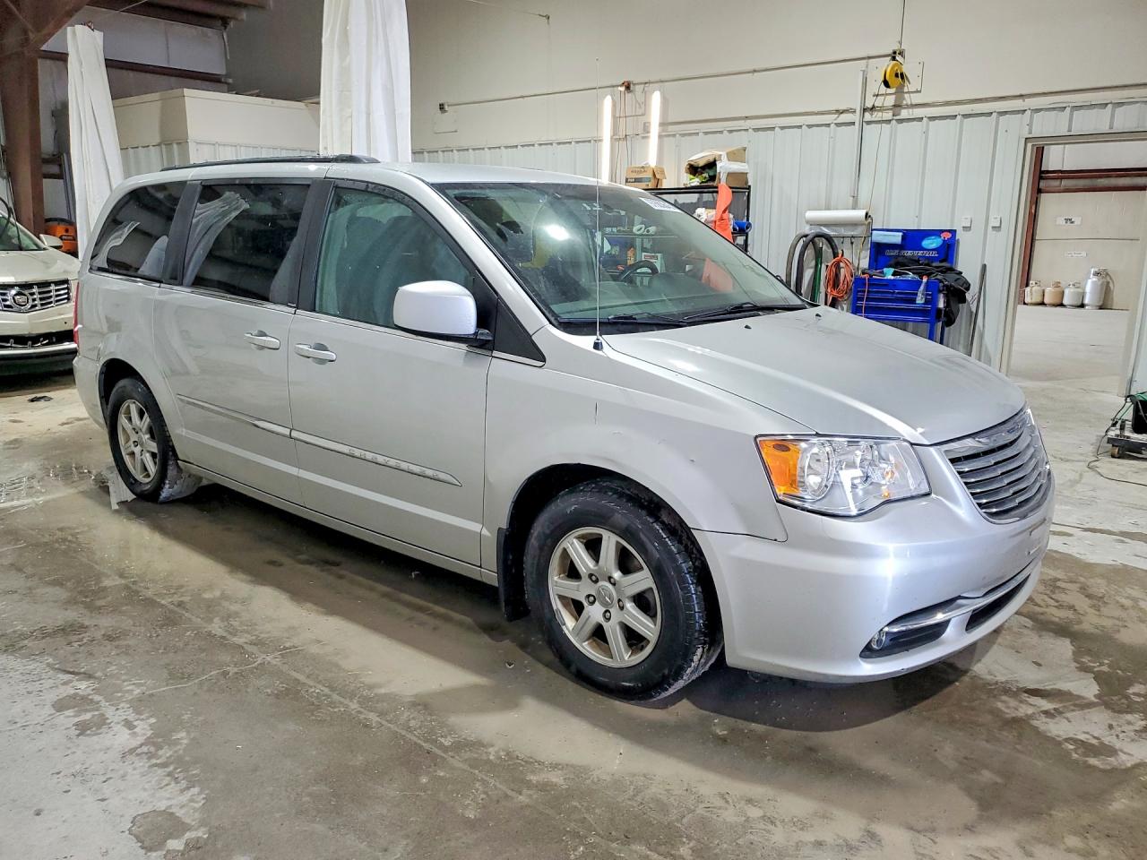 2011 Chrysler Town & Country Touring Silver vin: 2A4RR5DG4BR634741