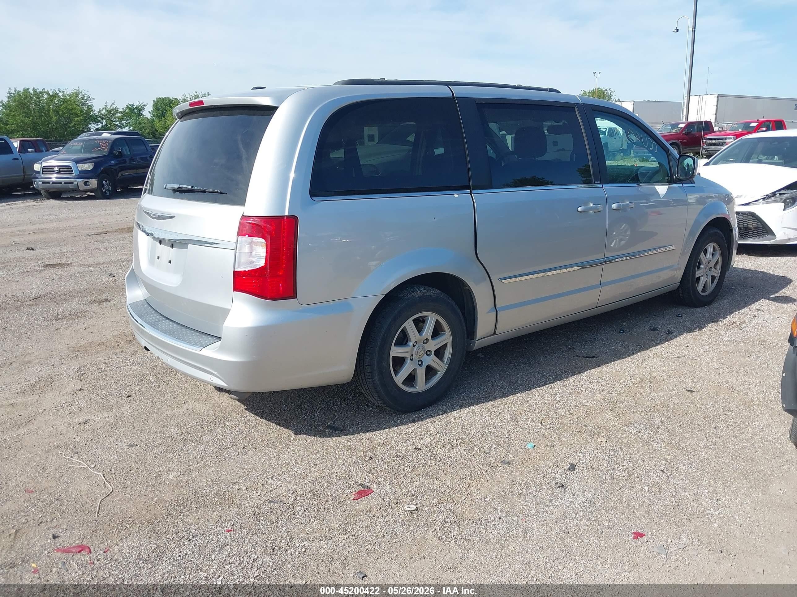 2011 Chrysler Town & Country Touring Silver vin: 2A4RR5DG4BR637011