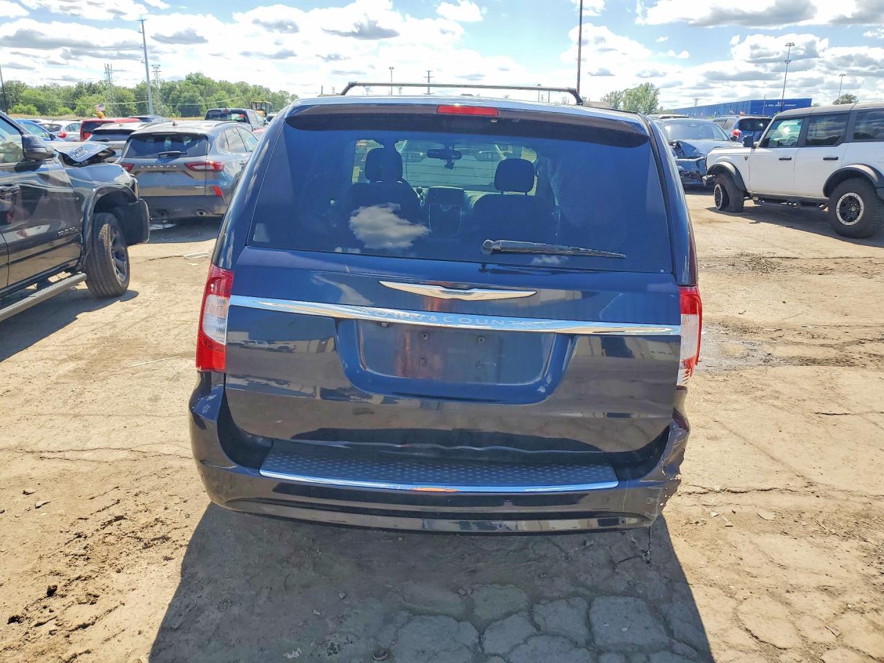 2011 Chrysler Town & Country Touring Blue vin: 2A4RR5DG4BR716520