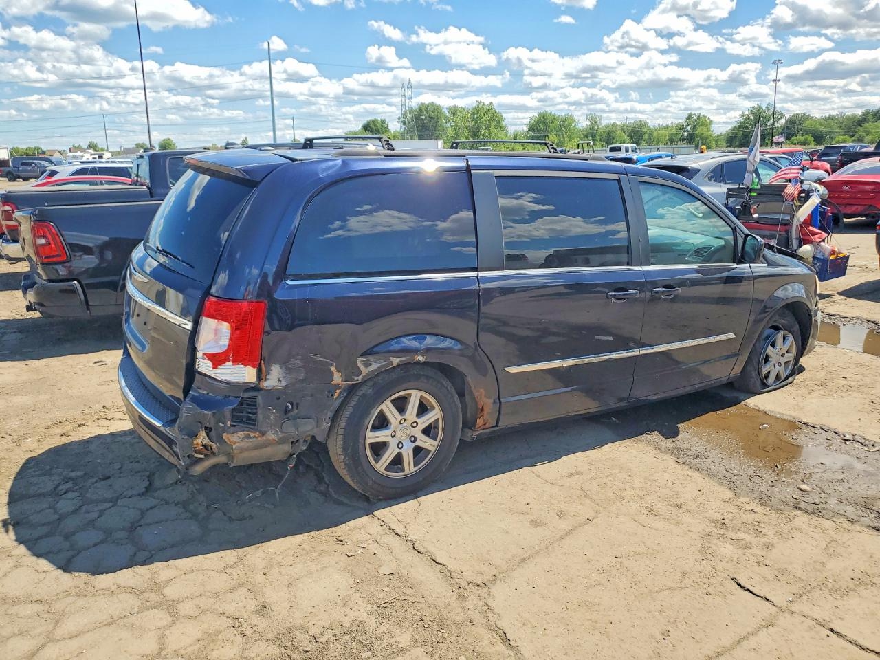 2011 Chrysler Town & Country Touring Blue vin: 2A4RR5DG4BR716520