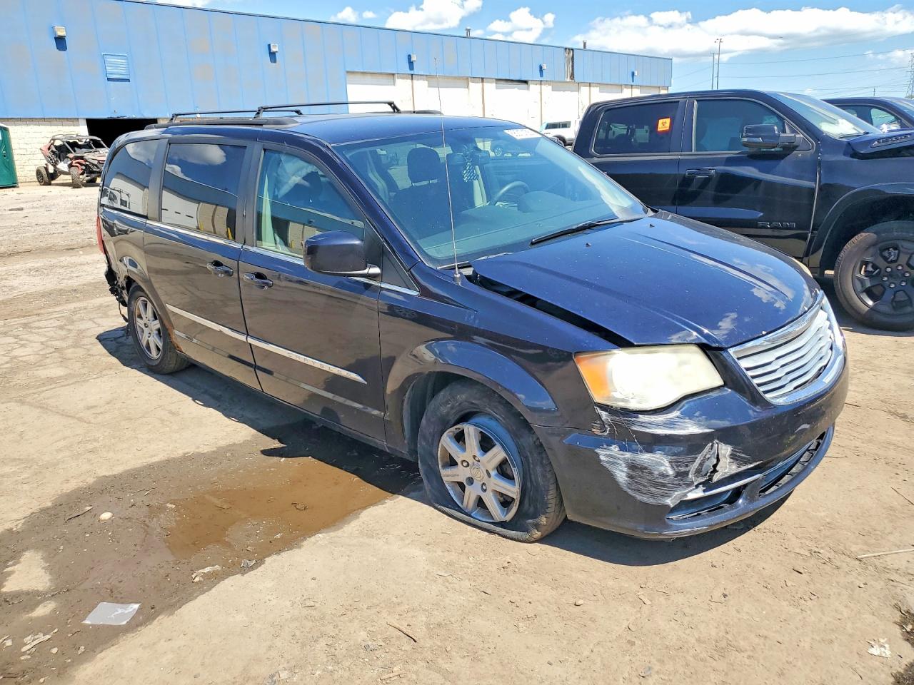 2011 Chrysler Town & Country Touring Blue vin: 2A4RR5DG4BR716520