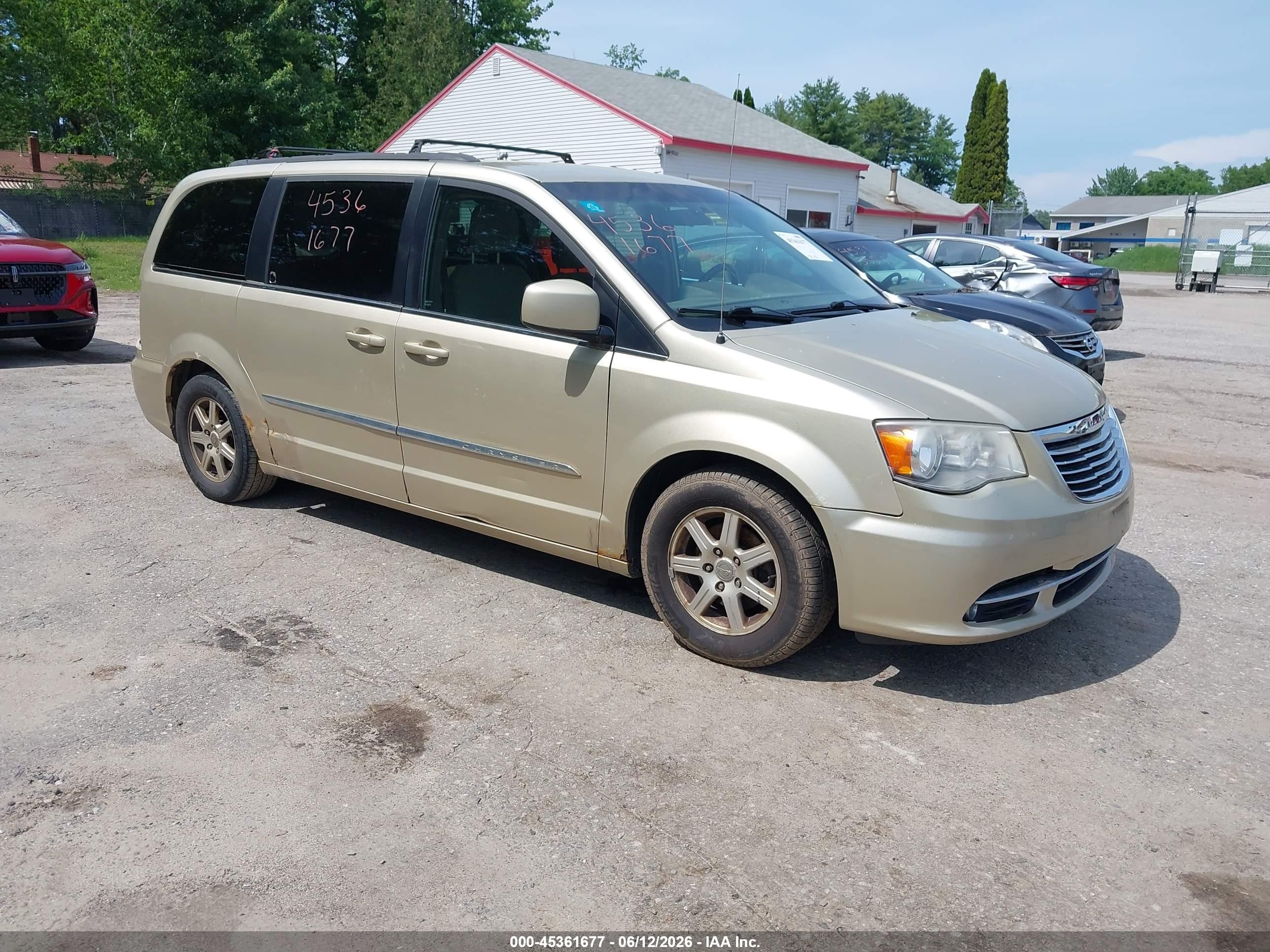 2011 Chrysler Town & Country Touring Gold vin: 2A4RR5DG4BR768553