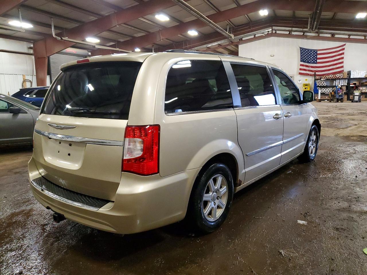 2011 Chrysler Town & Country Touring Tan vin: 2A4RR5DG5BR608083