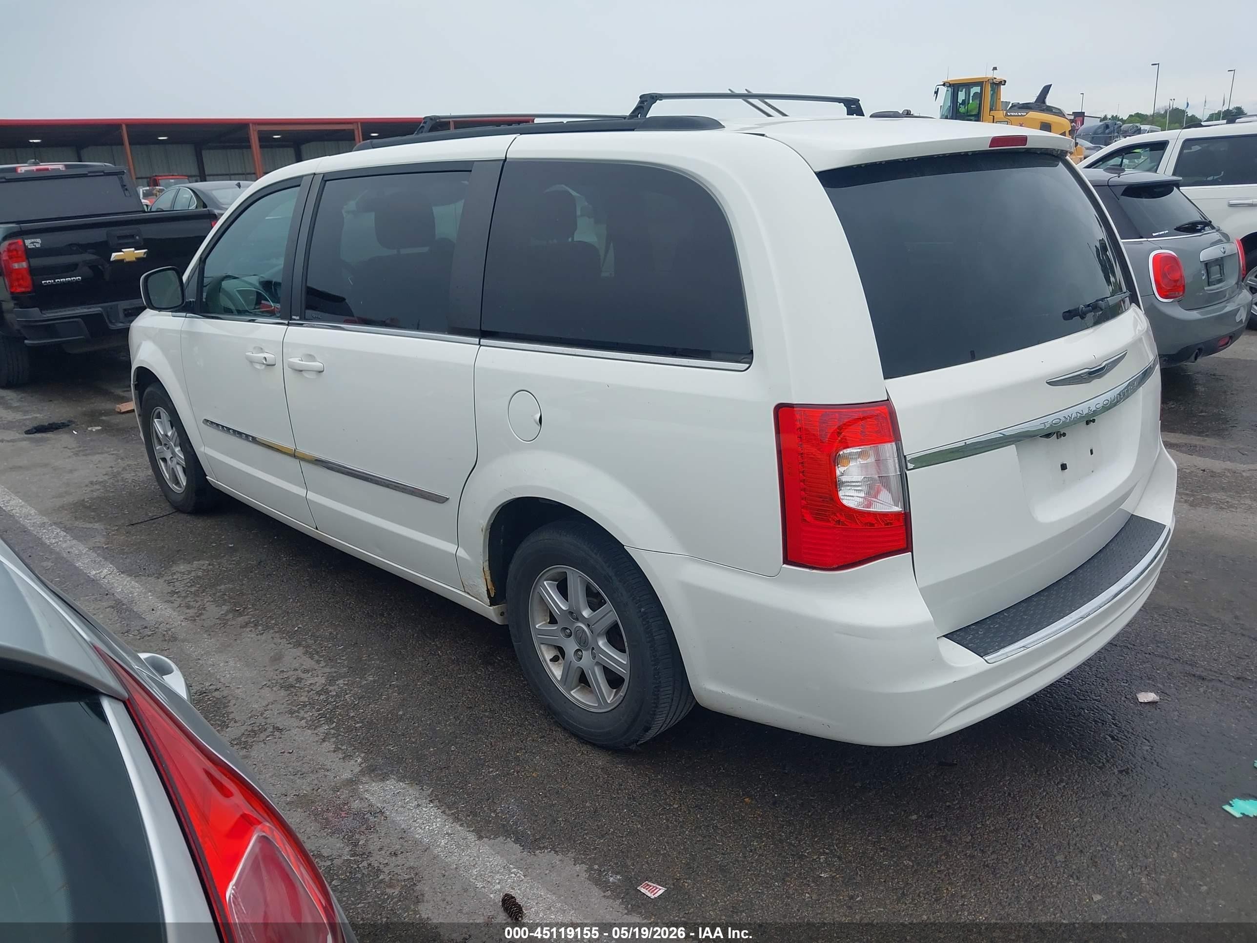 2011 Chrysler Town & Country Touring White vin: 2A4RR5DG5BR623599