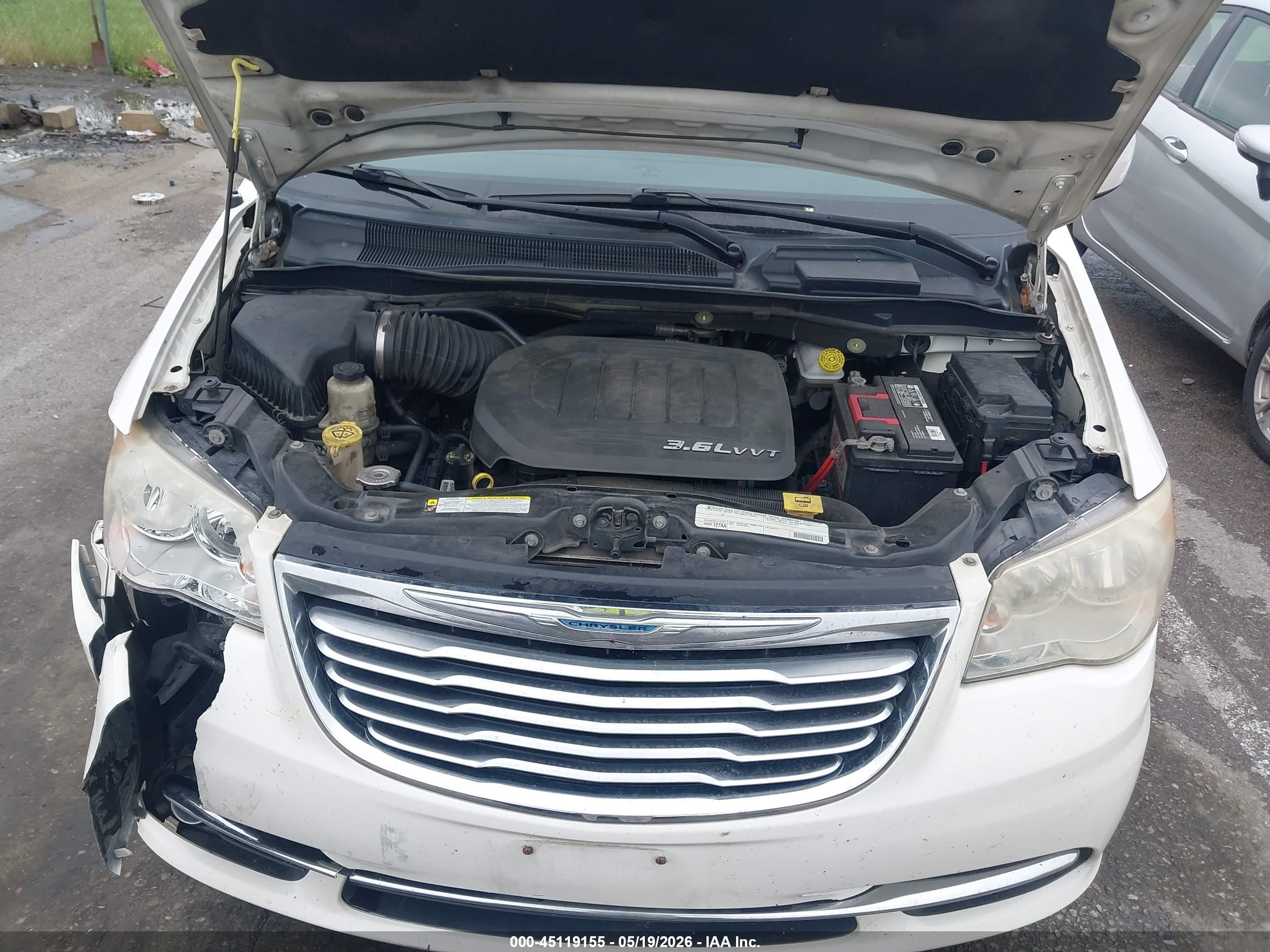 2011 Chrysler Town & Country Touring White vin: 2A4RR5DG5BR623599