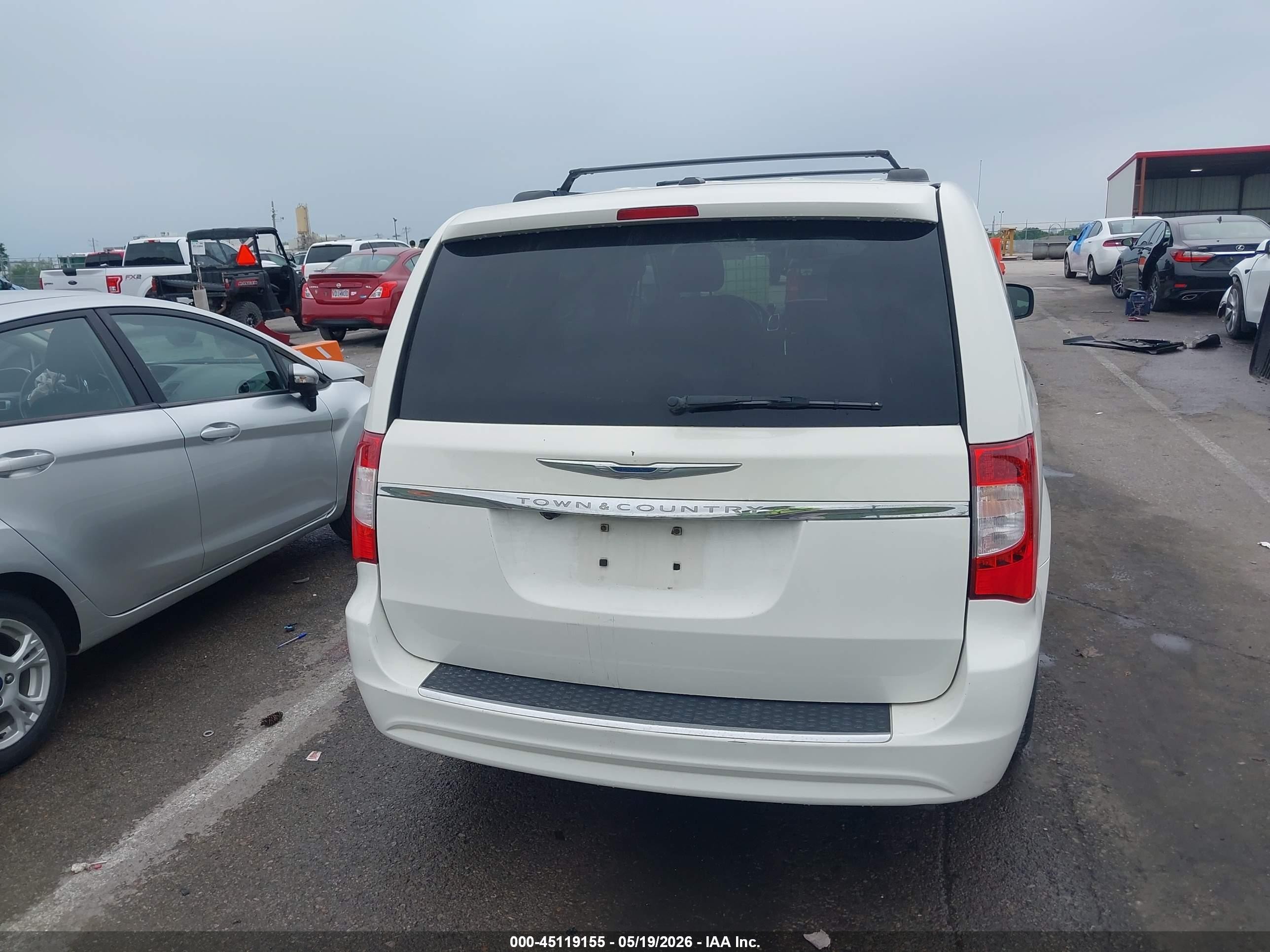 2011 Chrysler Town & Country Touring White vin: 2A4RR5DG5BR623599