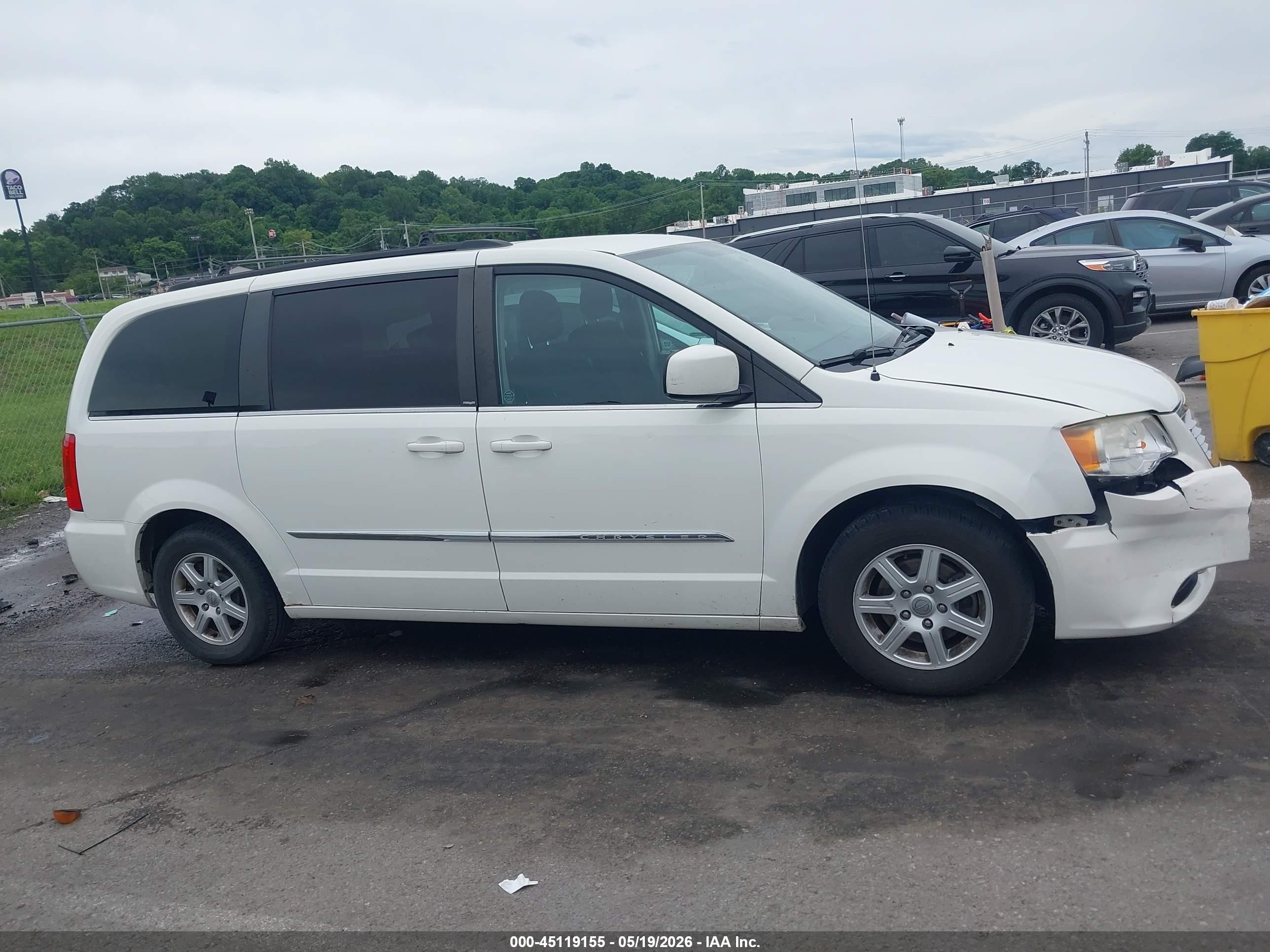 2011 Chrysler Town & Country Touring White vin: 2A4RR5DG5BR623599