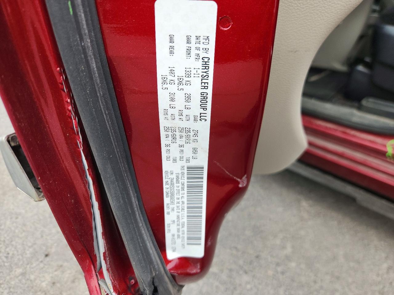 2011 Chrysler Town & Country Touring Red vin: 2A4RR5DG5BR666503
