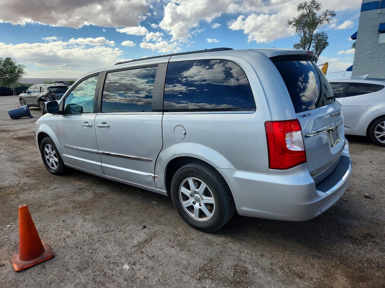 2011 Chrysler Town & Country Touring Silver vin: 2A4RR5DG5BR708510