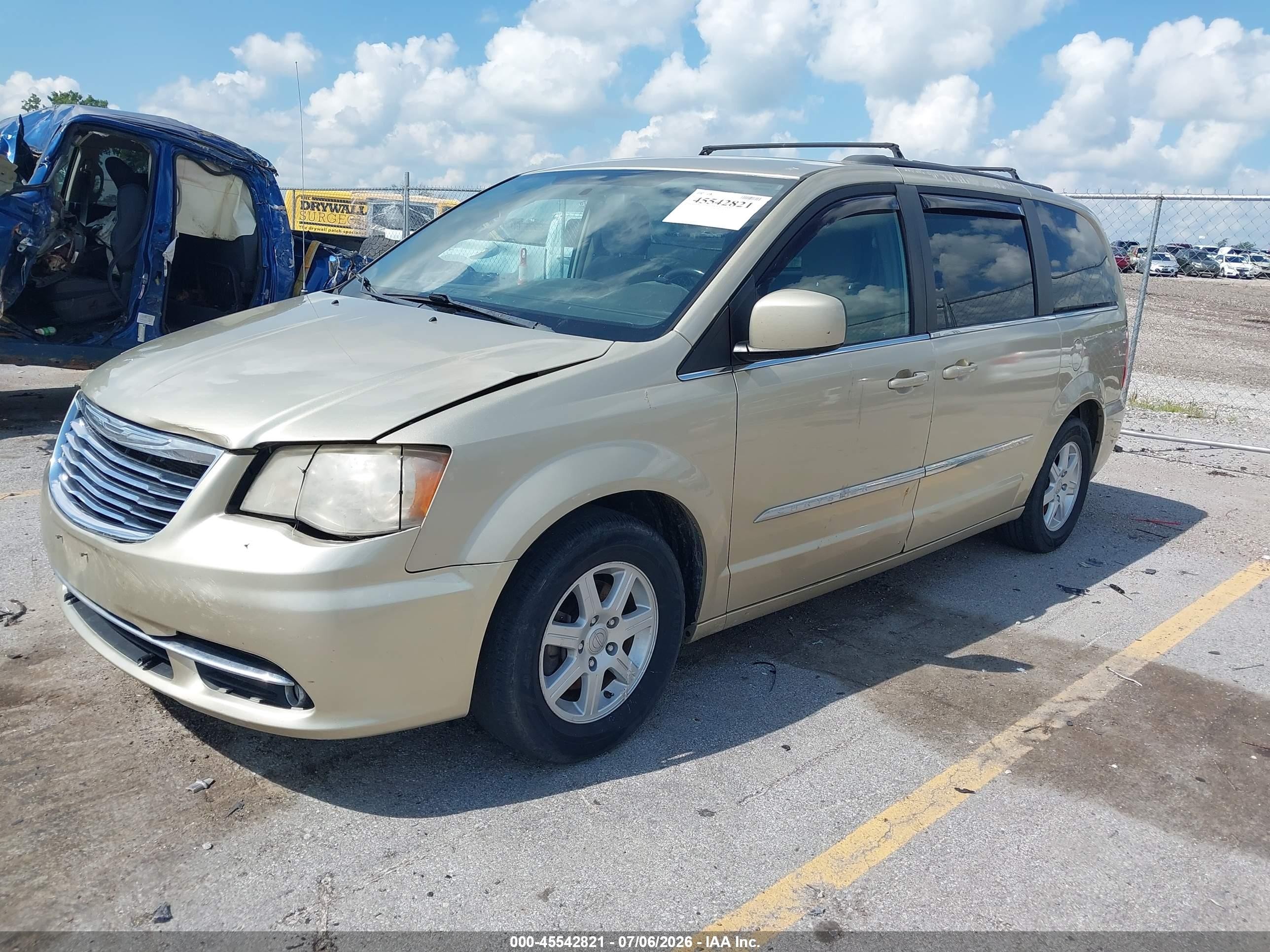 2011 Chrysler Town & Country Touring Желто-коричневый vin: 2A4RR5DG5BR747159