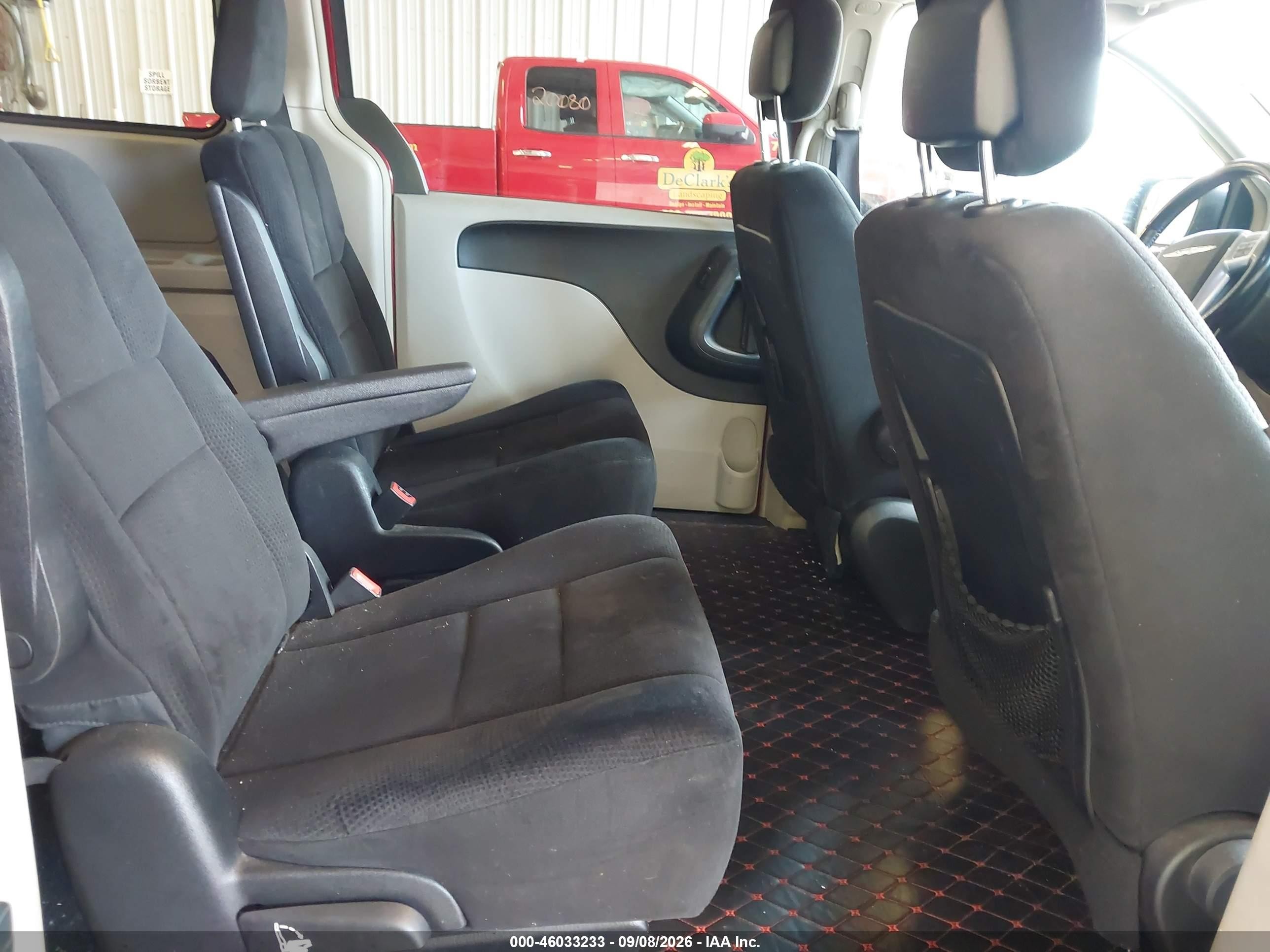 2011 Chrysler Town & Country Touring Red vin: 2A4RR5DG6BR715997