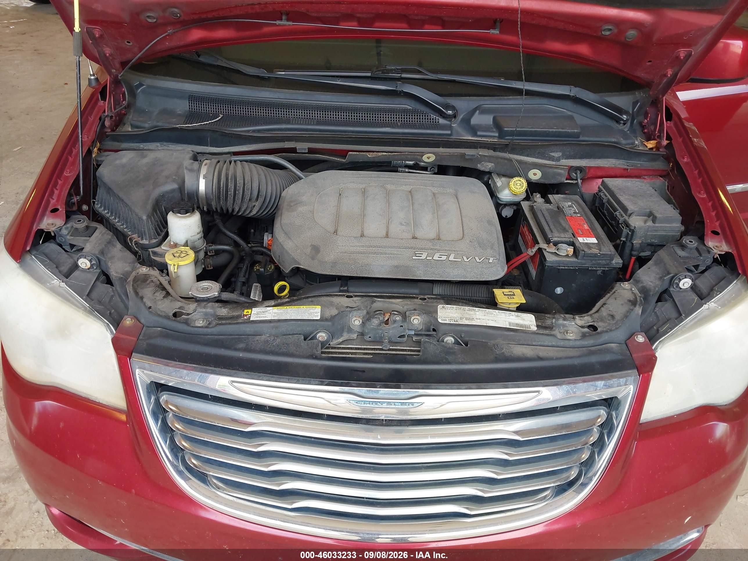 2011 Chrysler Town & Country Touring Red vin: 2A4RR5DG6BR715997