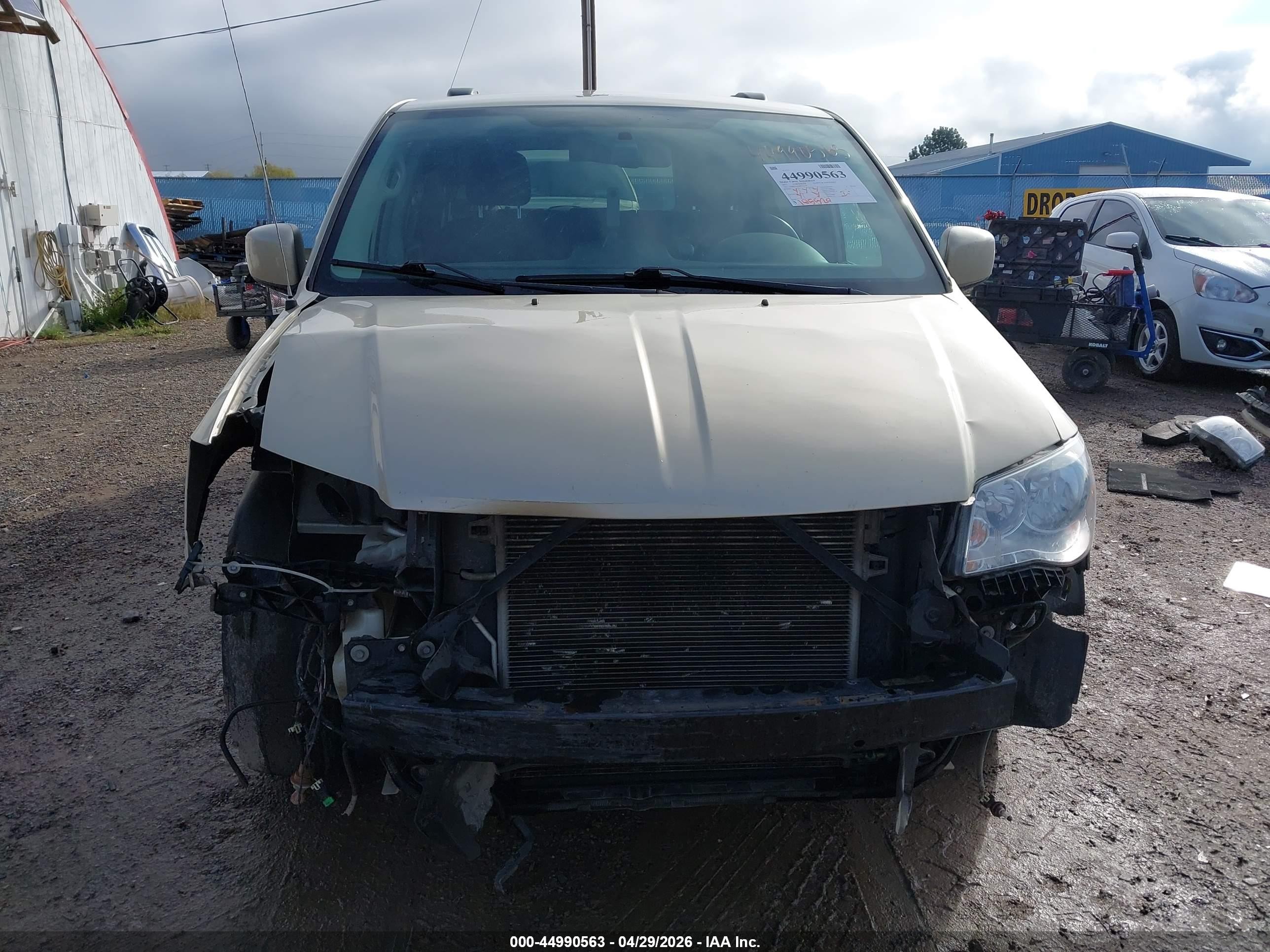 2011 Chrysler Town & Country Touring Золотой vin: 2A4RR5DG6BR723226