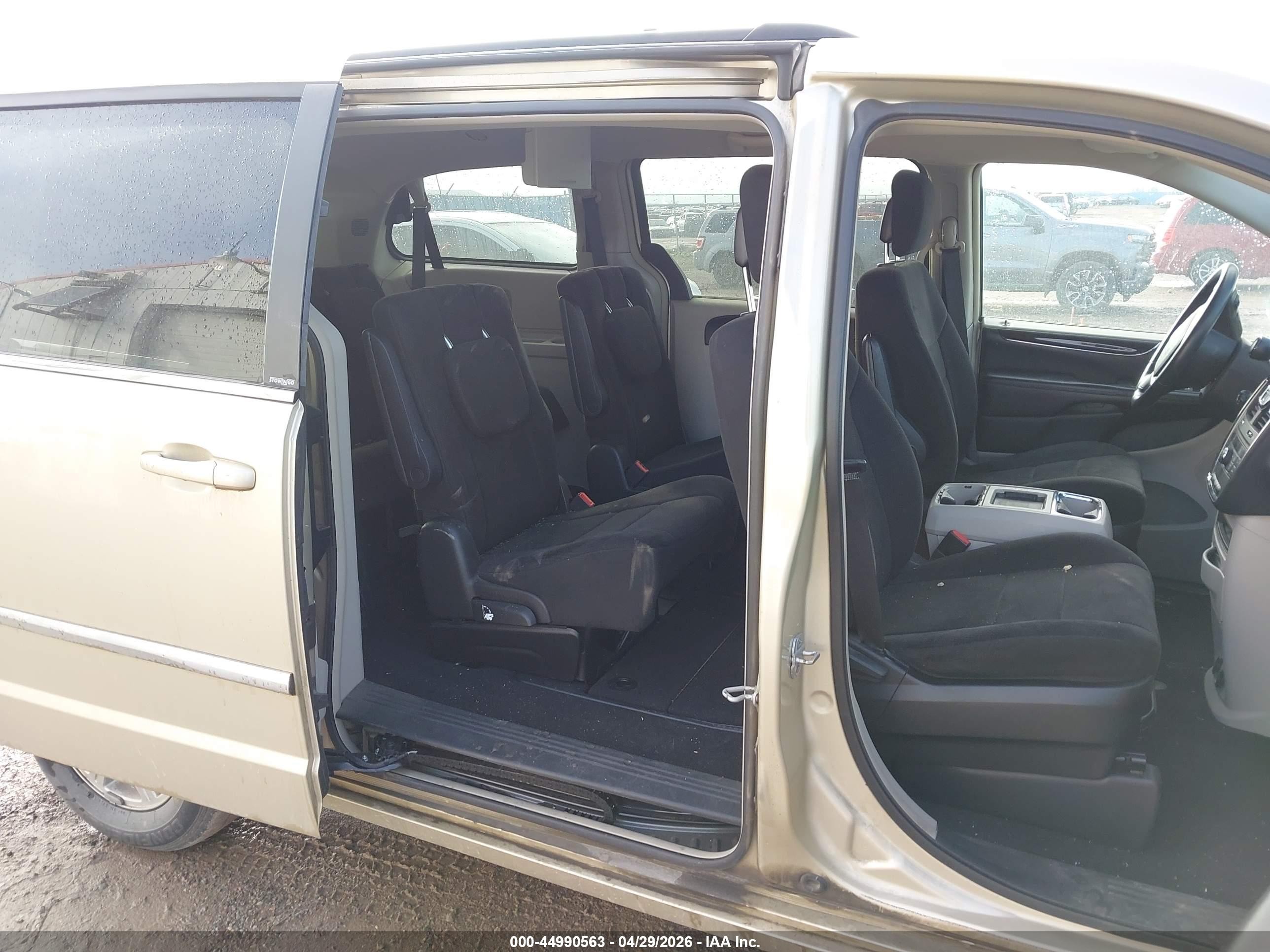 2011 Chrysler Town & Country Touring Золотой vin: 2A4RR5DG6BR723226