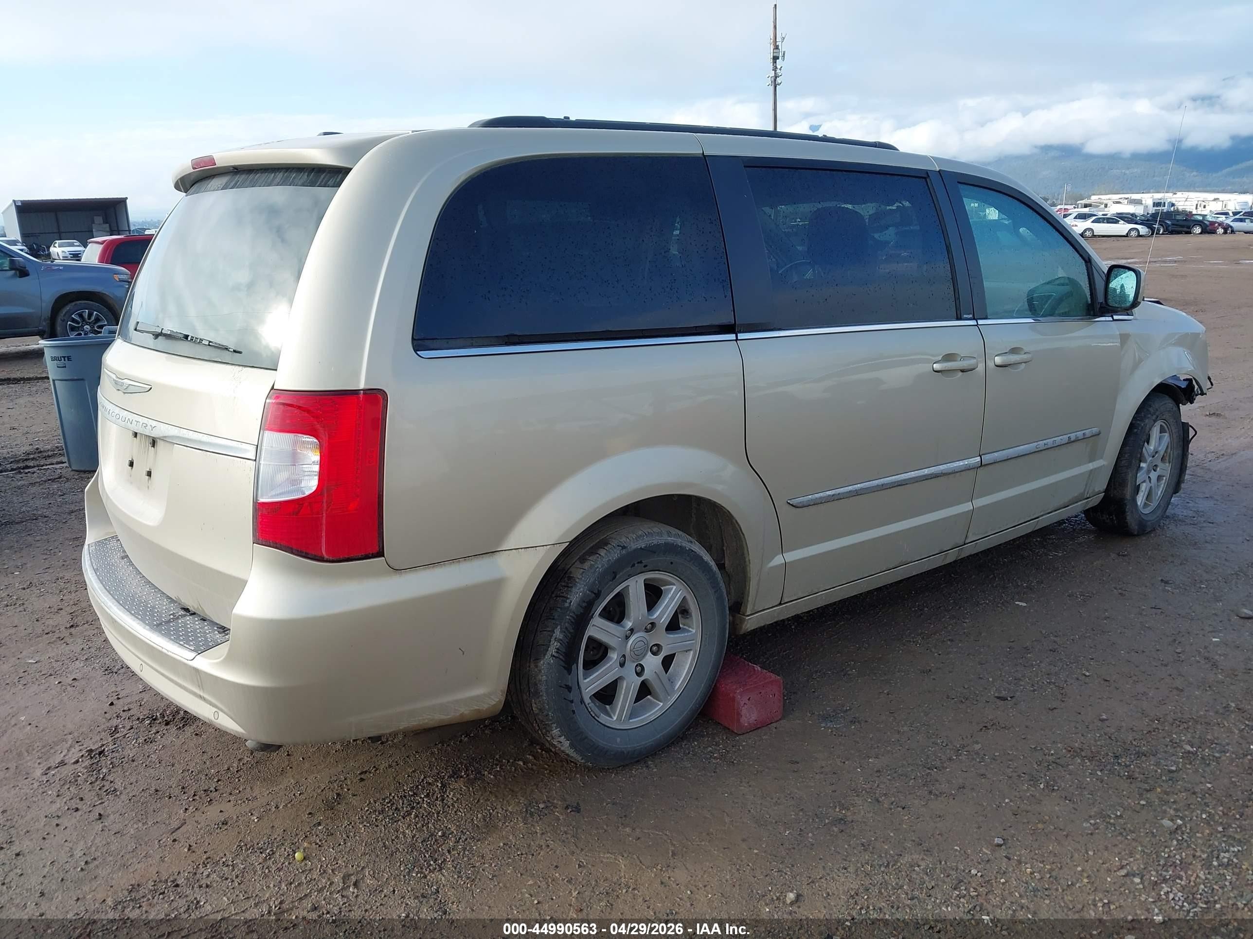 2011 Chrysler Town & Country Touring Золотой vin: 2A4RR5DG6BR723226