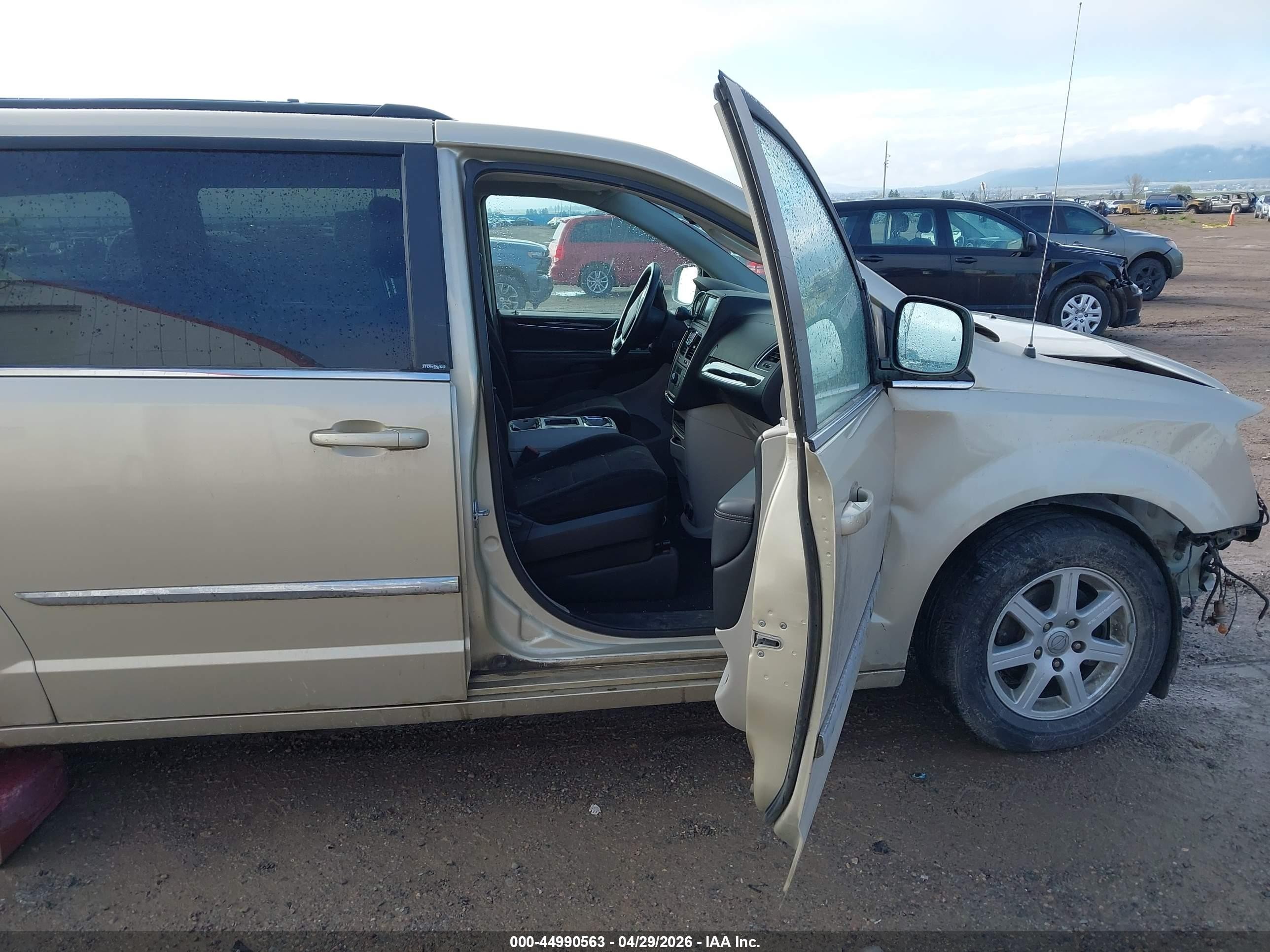 2011 Chrysler Town & Country Touring Золотой vin: 2A4RR5DG6BR723226