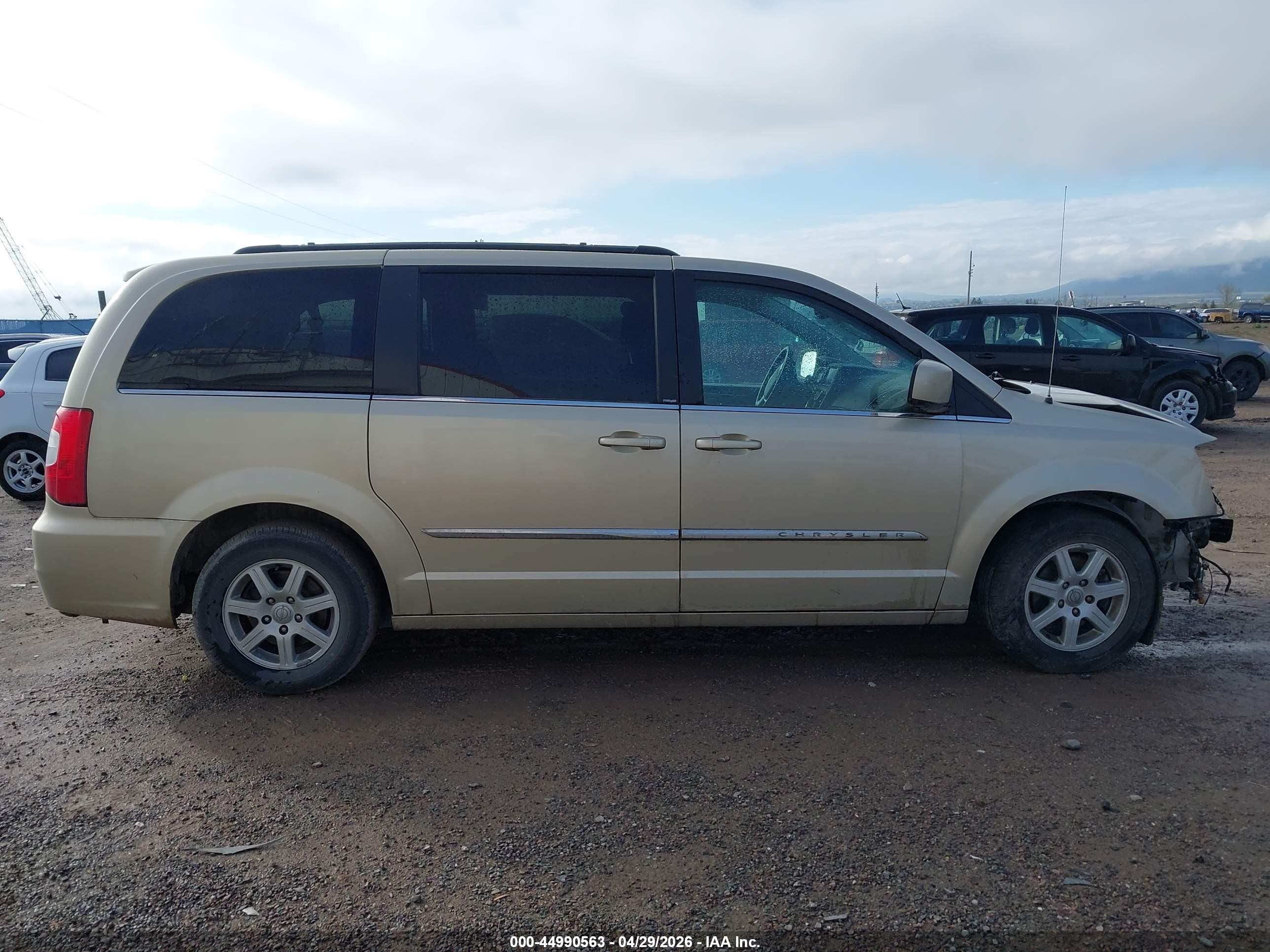 2011 Chrysler Town & Country Touring Золотой vin: 2A4RR5DG6BR723226
