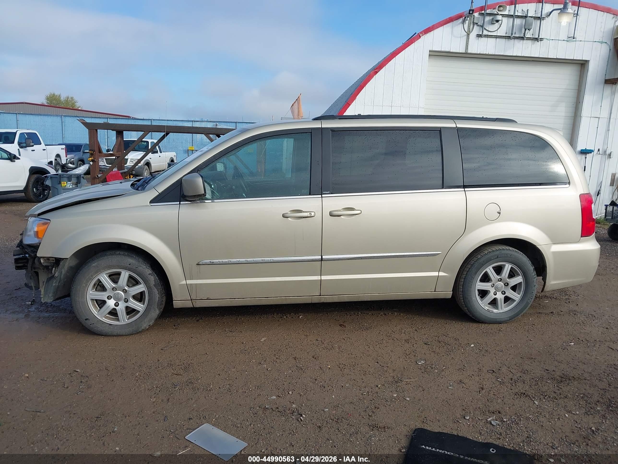2011 Chrysler Town & Country Touring Золотой vin: 2A4RR5DG6BR723226