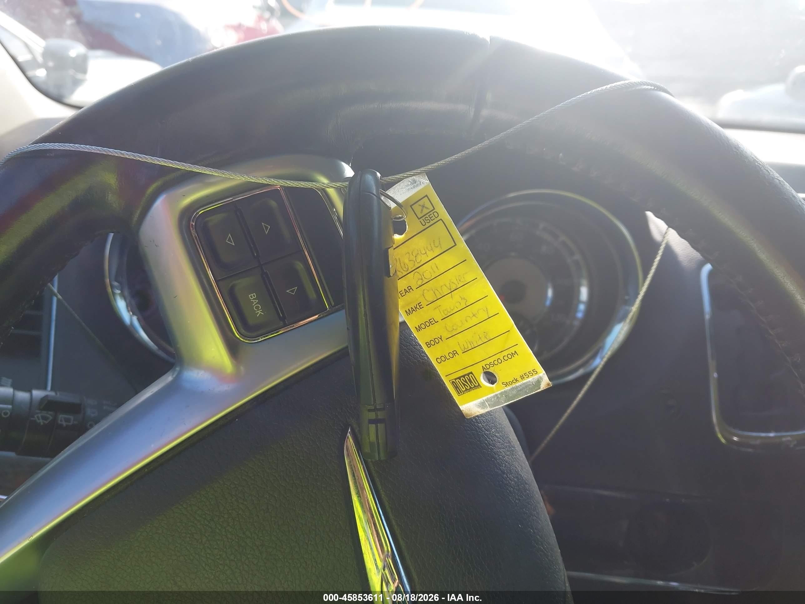 2011 Chrysler Town & Country Touring White vin: 2A4RR5DG7BR638444