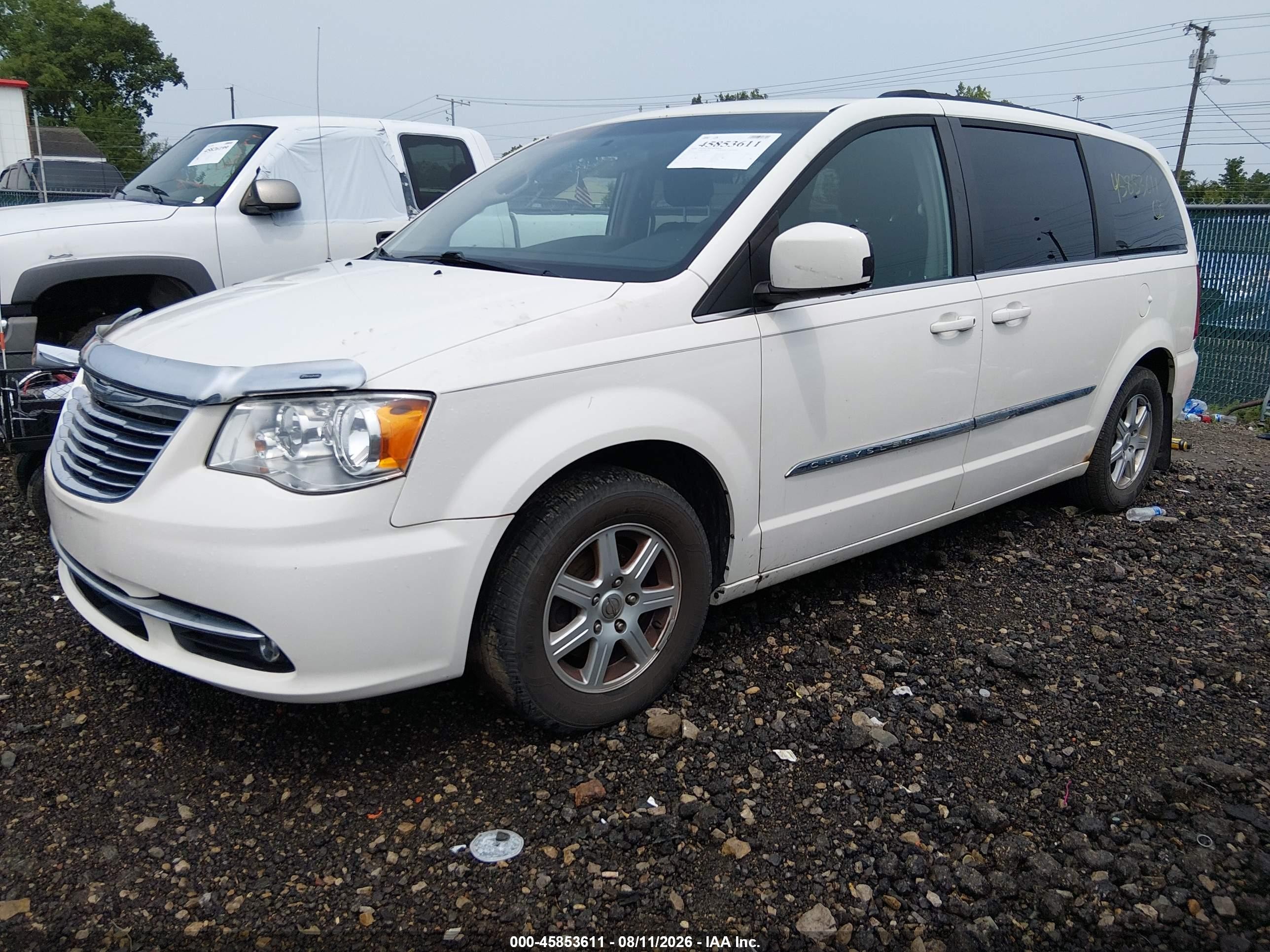 2011 Chrysler Town & Country Touring White vin: 2A4RR5DG7BR638444