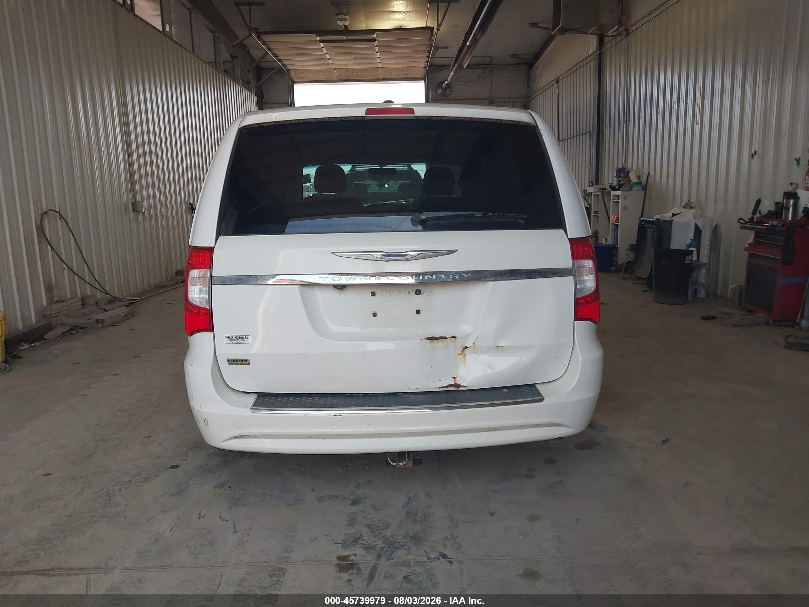 2011 Chrysler Town & Country Touring White vin: 2A4RR5DG7BR675087