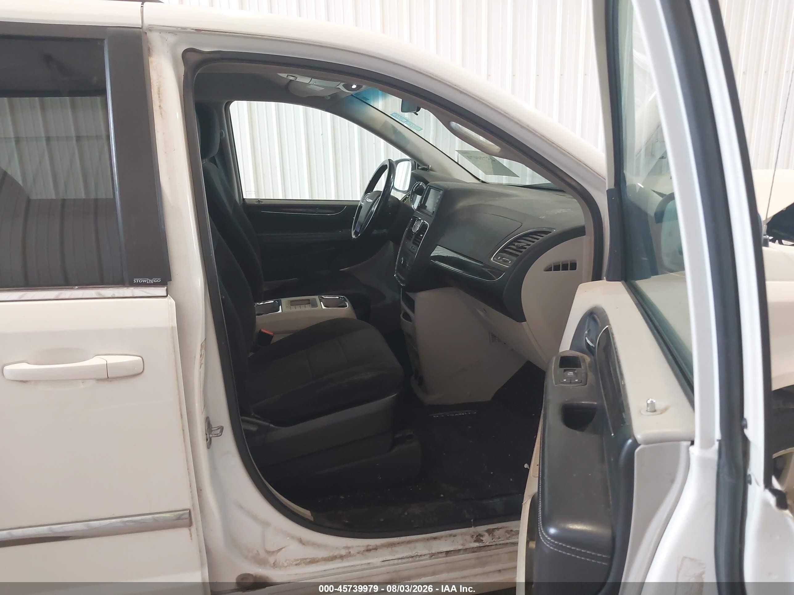 2011 Chrysler Town & Country Touring White vin: 2A4RR5DG7BR675087