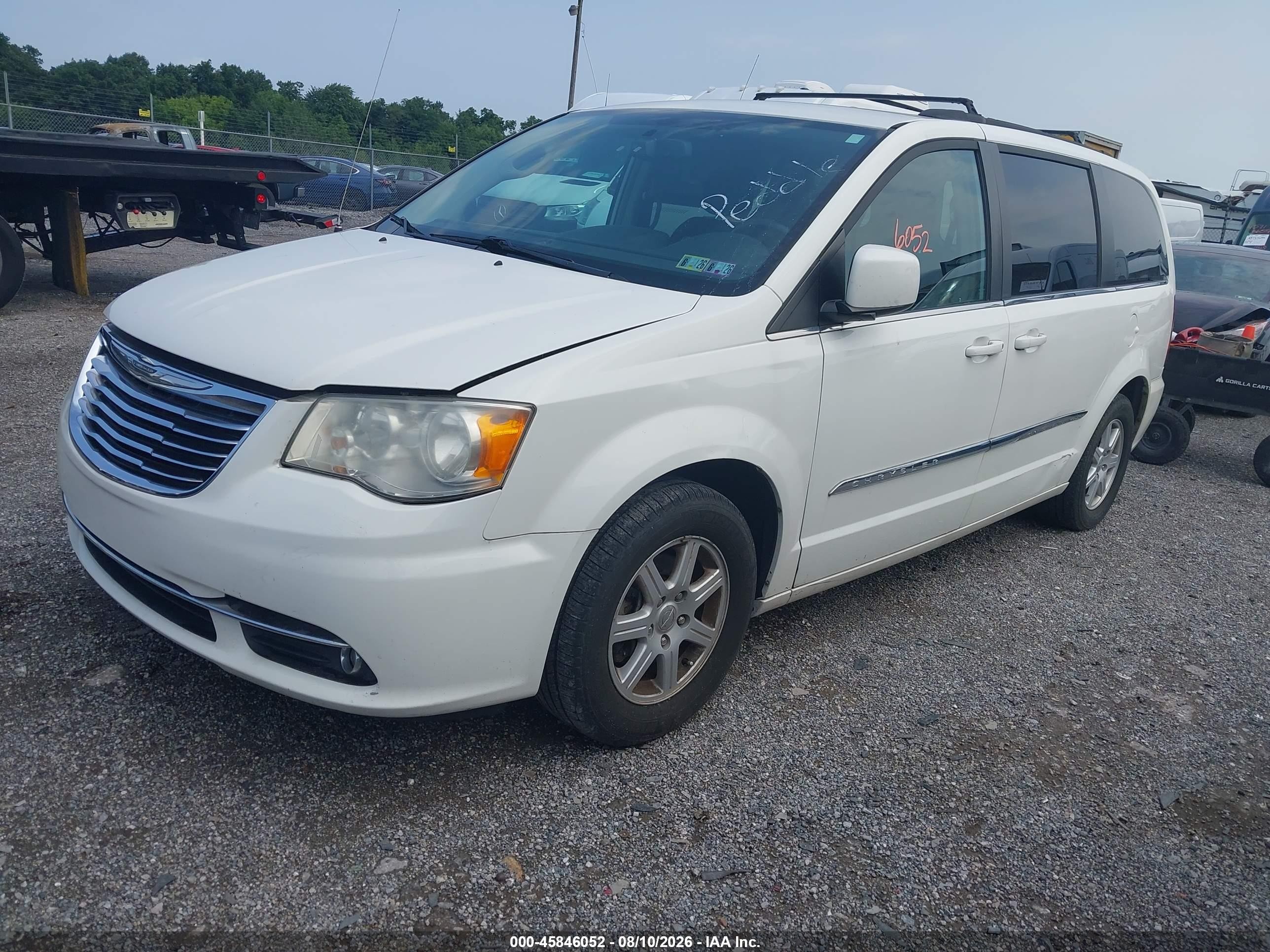 2011 Chrysler Town & Country Touring White vin: 2A4RR5DG7BR723445