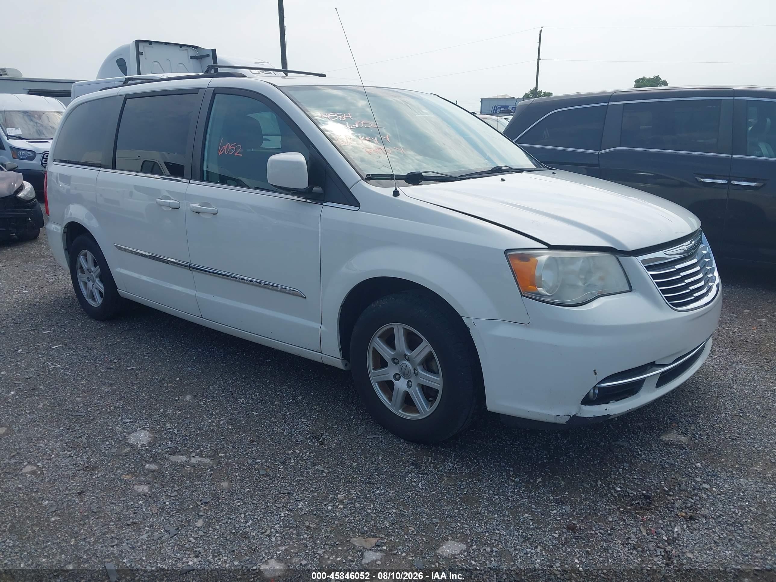 2011 Chrysler Town & Country Touring Белый vin: 2A4RR5DG7BR723445