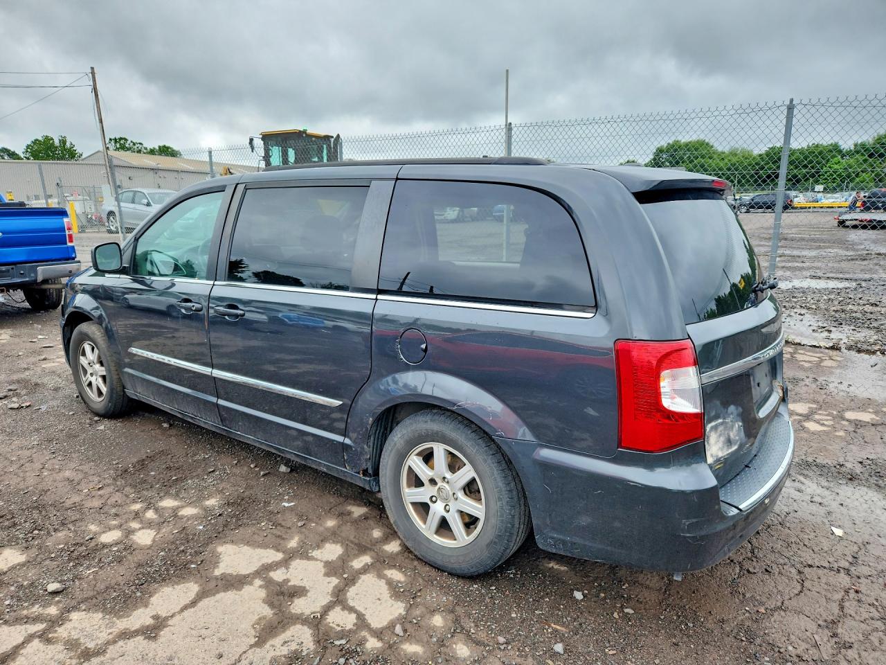 2011 Chrysler Town & Country Touring Gray vin: 2A4RR5DG7BR735451