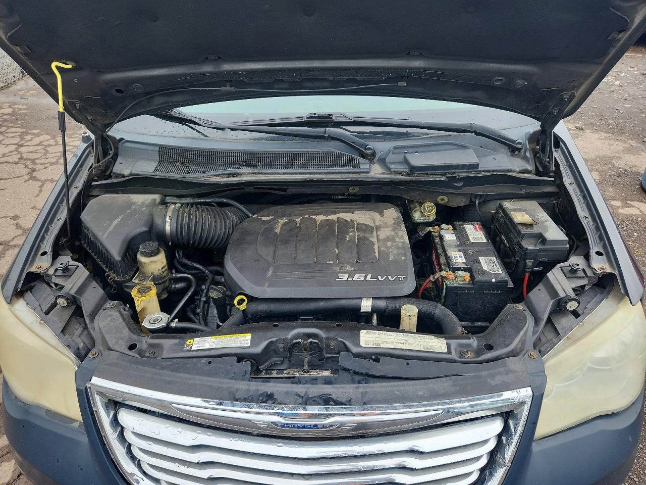 2011 Chrysler Town & Country Touring Gray vin: 2A4RR5DG7BR735451