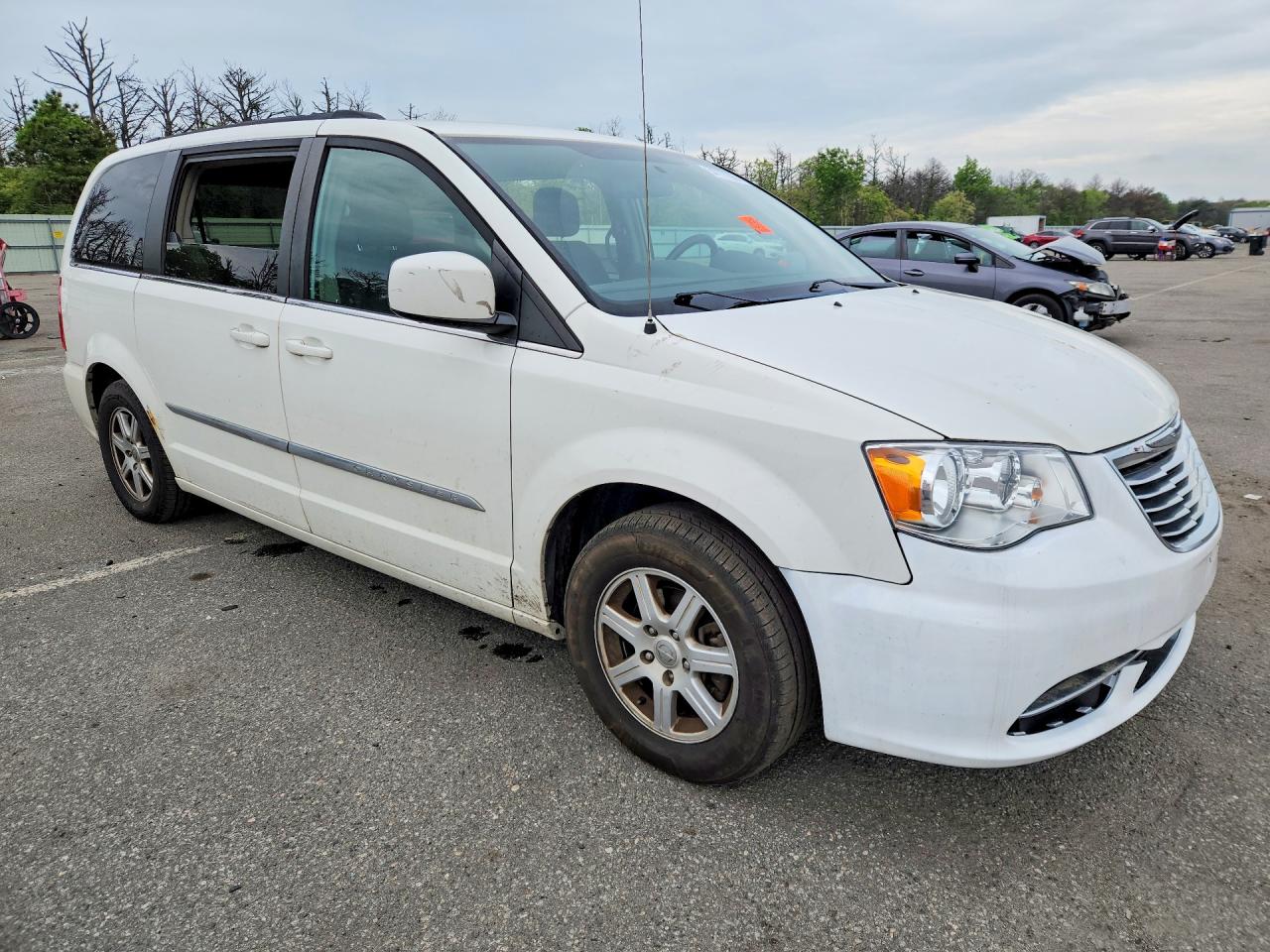 2011 Chrysler Town & Country Touring Белый vin: 2A4RR5DG8BR613262