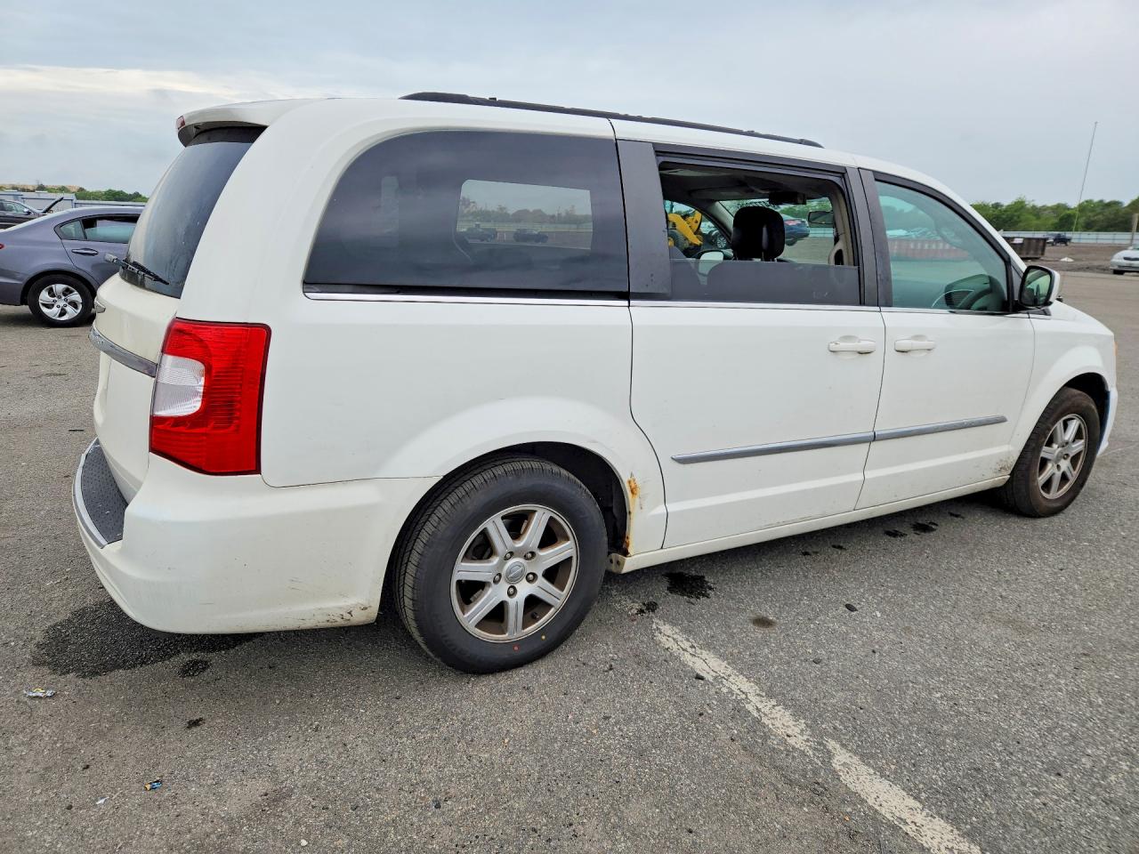 2011 Chrysler Town & Country Touring Белый vin: 2A4RR5DG8BR613262