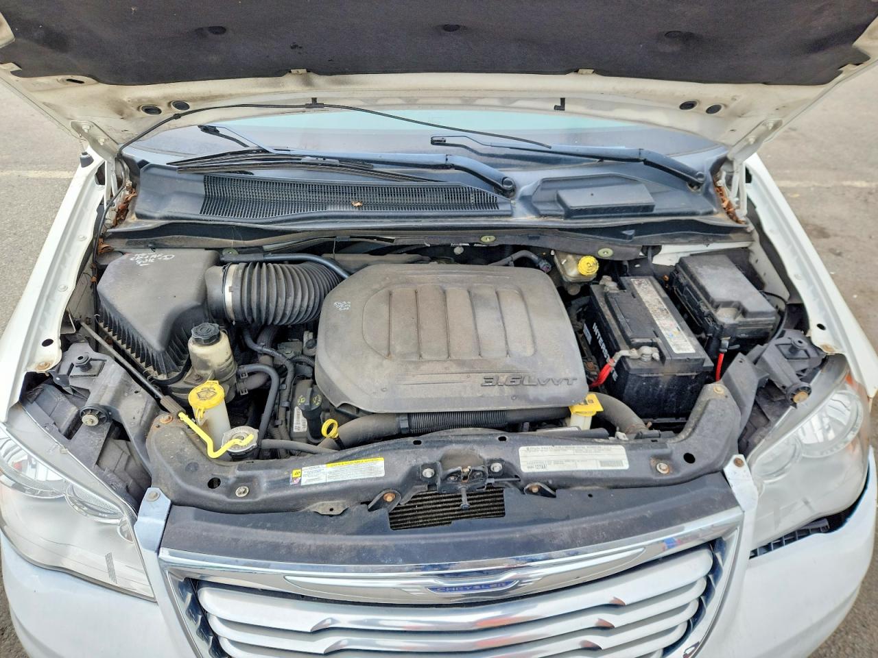 2011 Chrysler Town & Country Touring Белый vin: 2A4RR5DG8BR613262