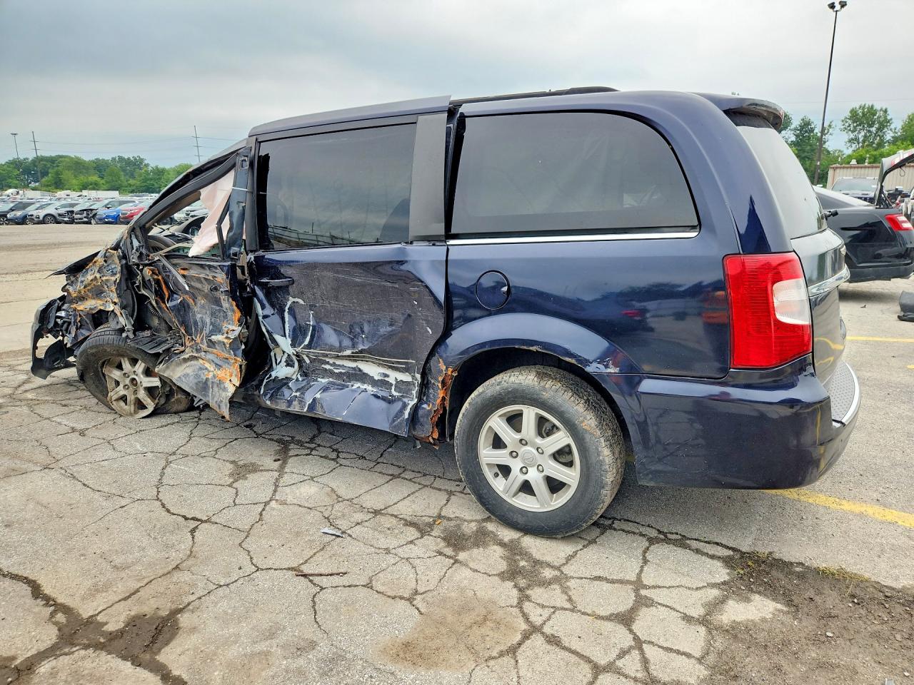 2011 Chrysler Town & Country Touring Blue vin: 2A4RR5DG8BR615318