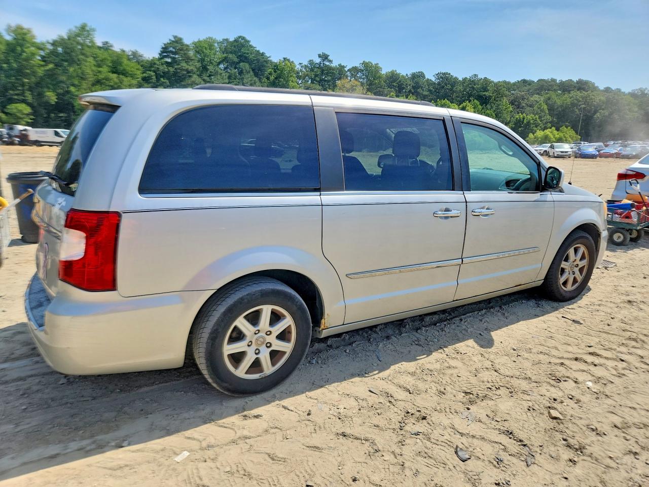 2011 Chrysler Town & Country Touring Silver vin: 2A4RR5DG8BR618560
