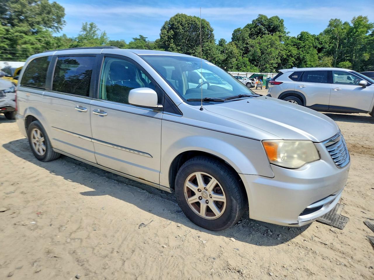 2011 Chrysler Town & Country Touring Silver vin: 2A4RR5DG8BR618560