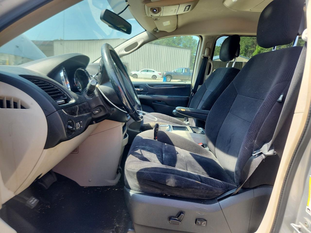 2011 Chrysler Town & Country Touring Silver vin: 2A4RR5DG8BR618560