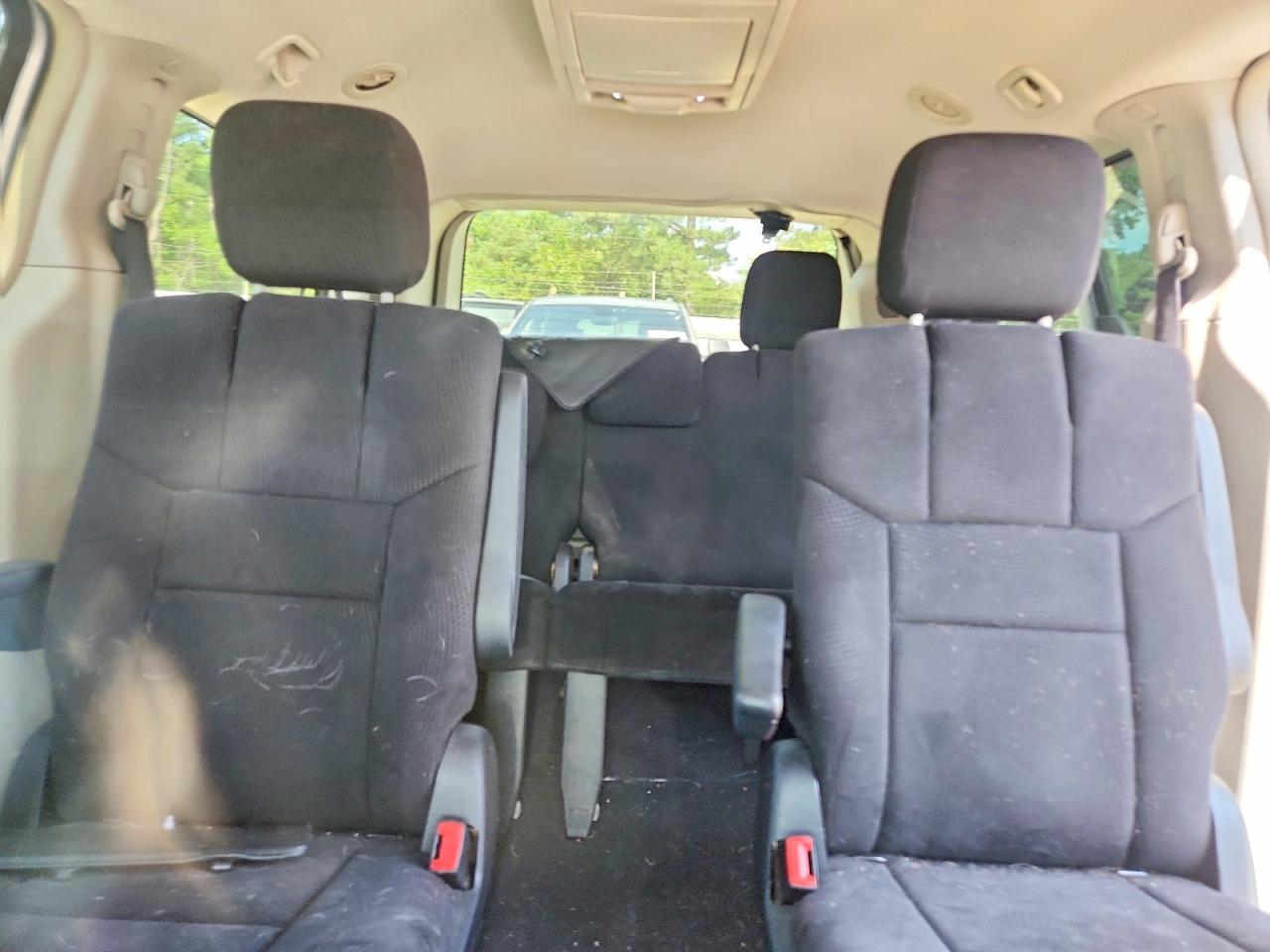 2011 Chrysler Town & Country Touring Silver vin: 2A4RR5DG8BR618560