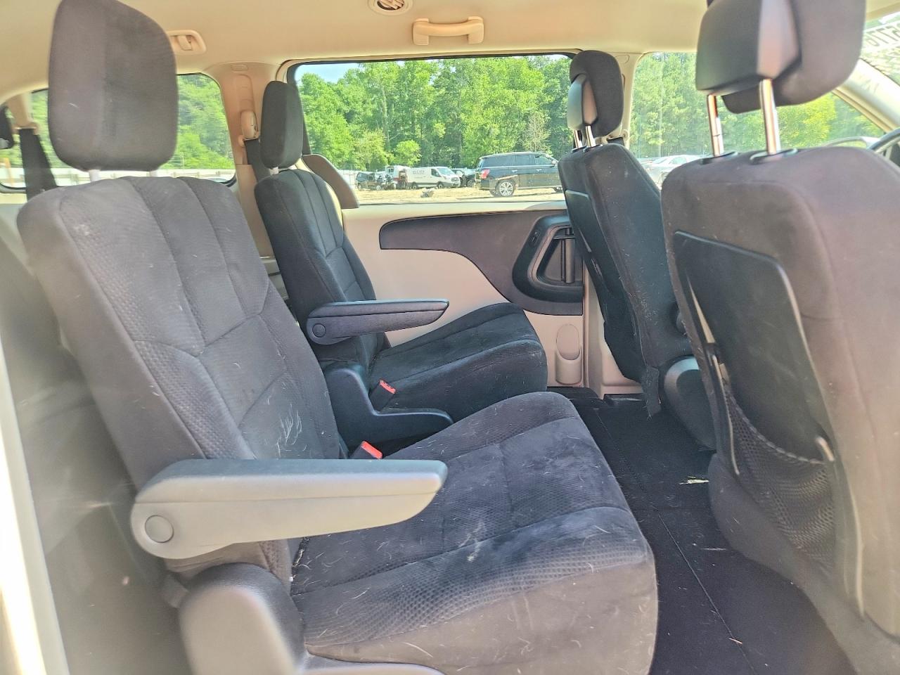 2011 Chrysler Town & Country Touring Silver vin: 2A4RR5DG8BR618560