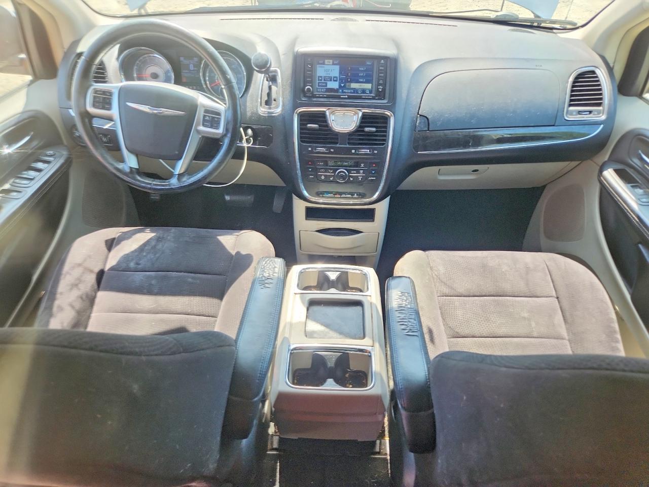 2011 Chrysler Town & Country Touring Silver vin: 2A4RR5DG8BR618560