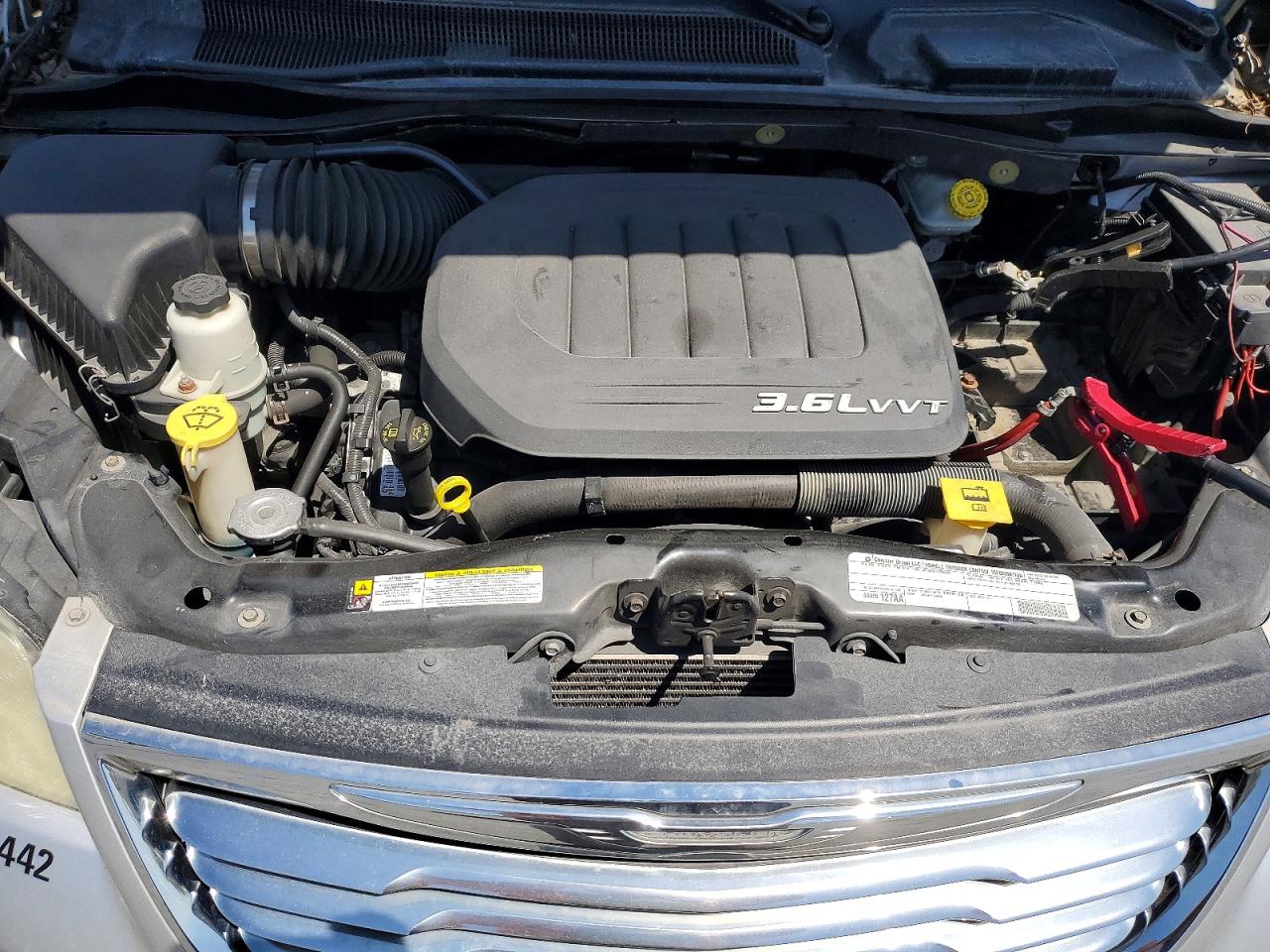 2011 Chrysler Town & Country Touring Silver vin: 2A4RR5DG8BR735538