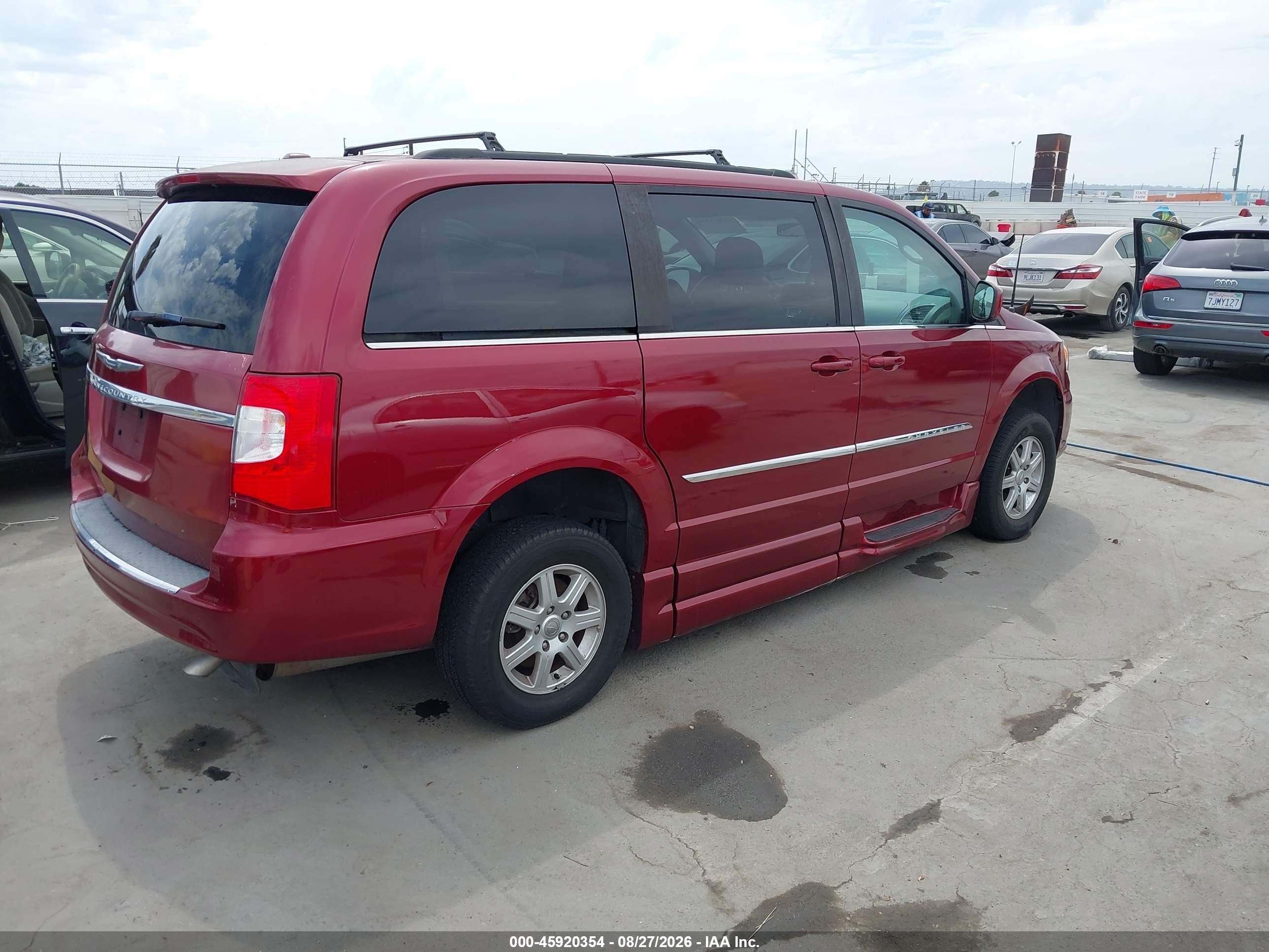 2011 Chrysler Town & Country Touring Красный vin: 2A4RR5DG9BR694854