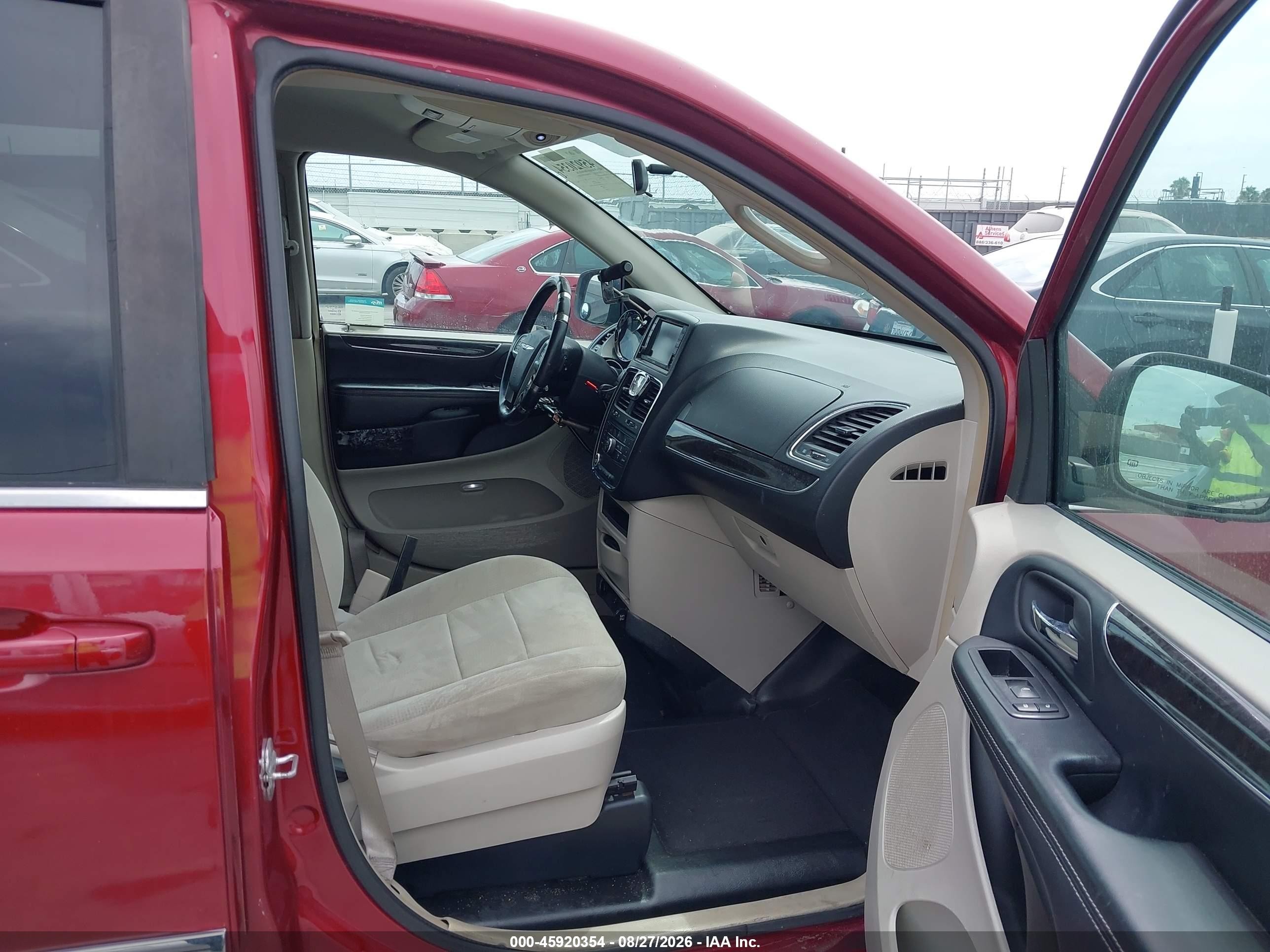 2011 Chrysler Town & Country Touring Красный vin: 2A4RR5DG9BR694854