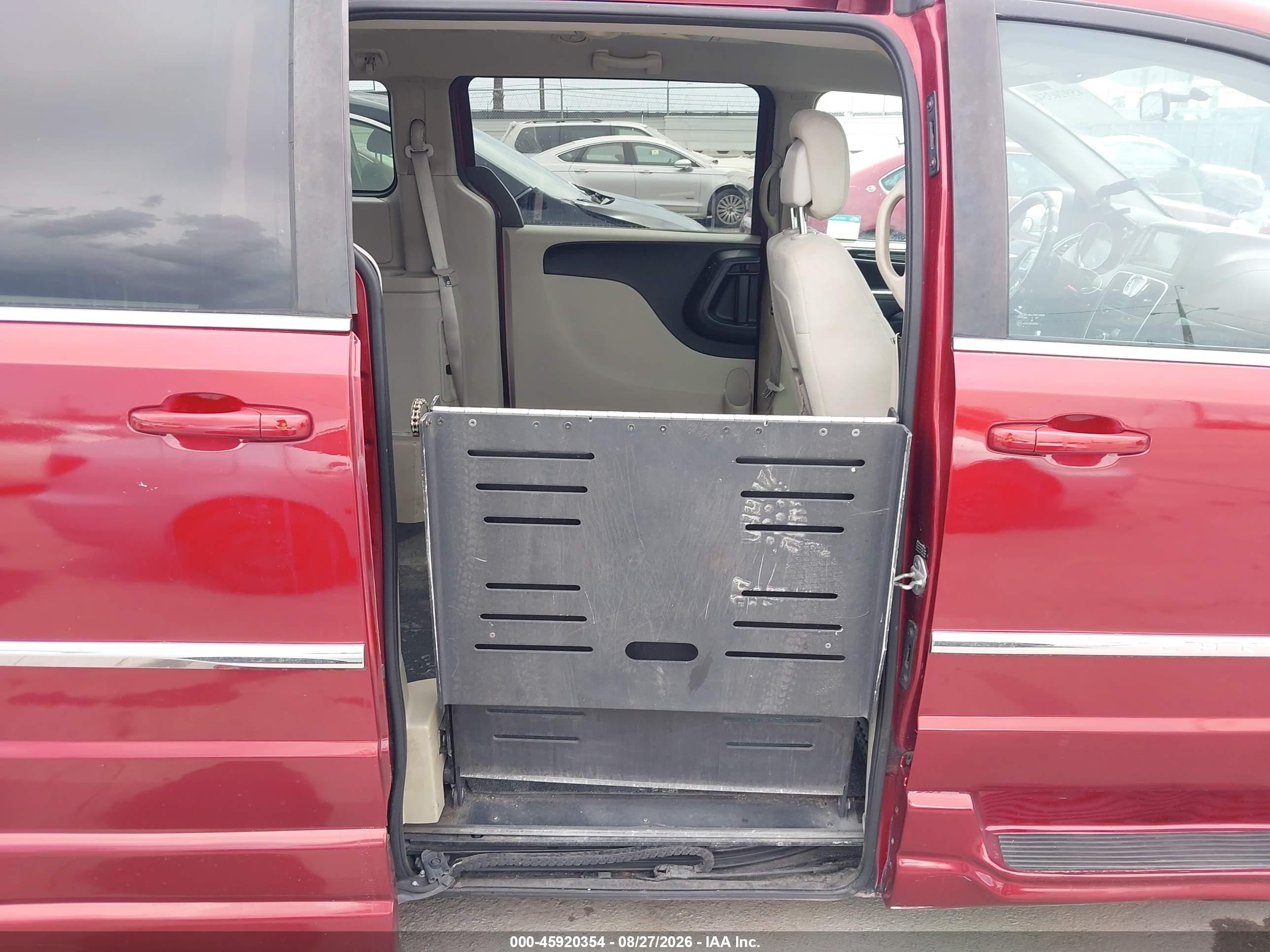 2011 Chrysler Town & Country Touring Красный vin: 2A4RR5DG9BR694854