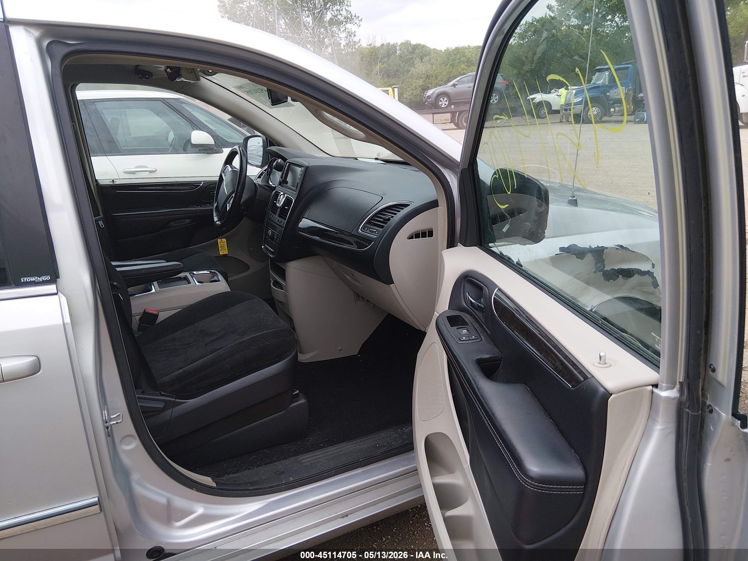 2011 Chrysler Town & Country Touring Silver vin: 2A4RR5DG9BR719770