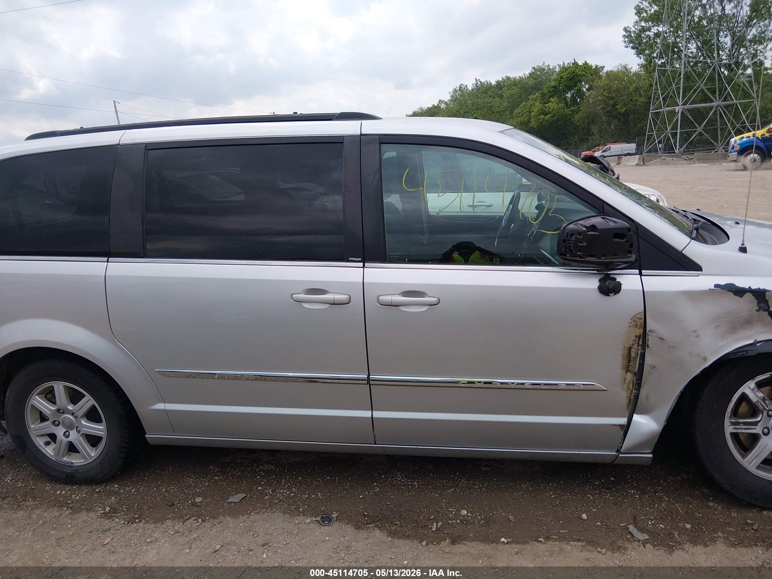 2011 Chrysler Town & Country Touring Silver vin: 2A4RR5DG9BR719770