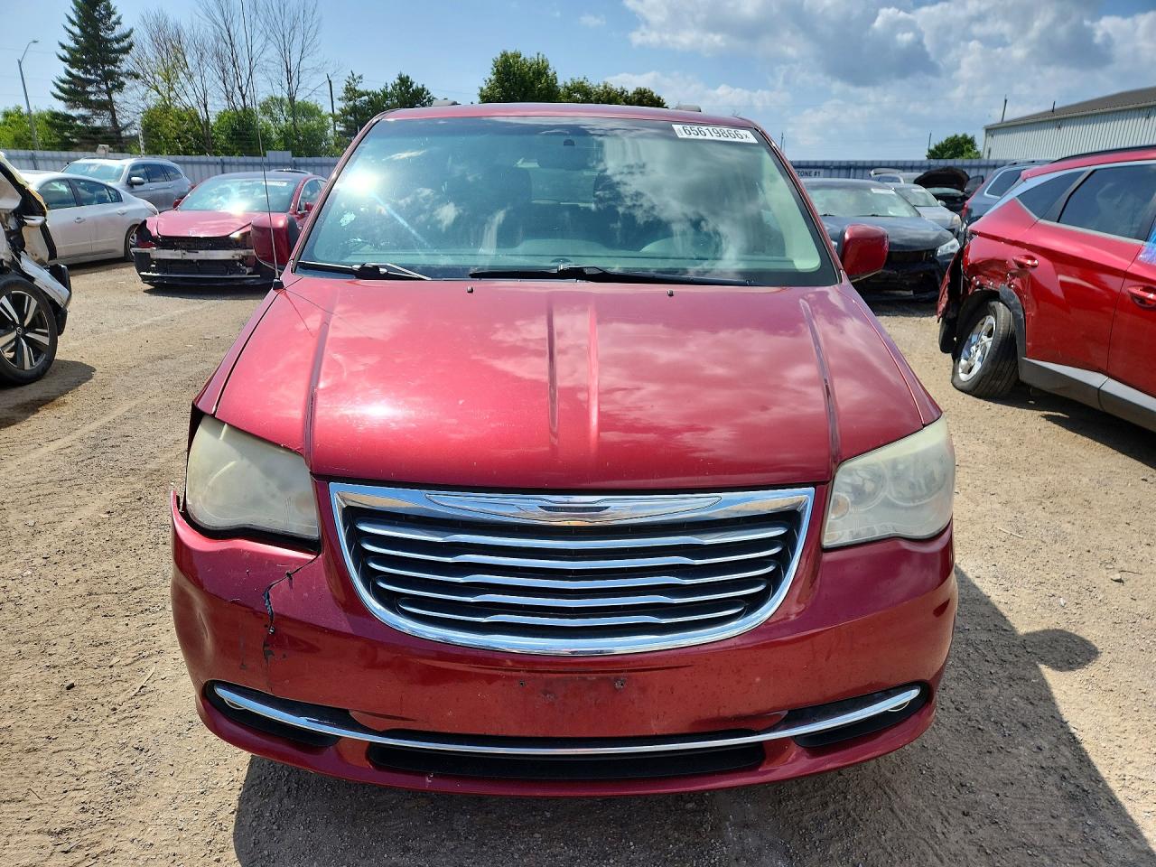 2011 Chrysler Town & Country Touring Red vin: 2A4RR5DG9BR726945